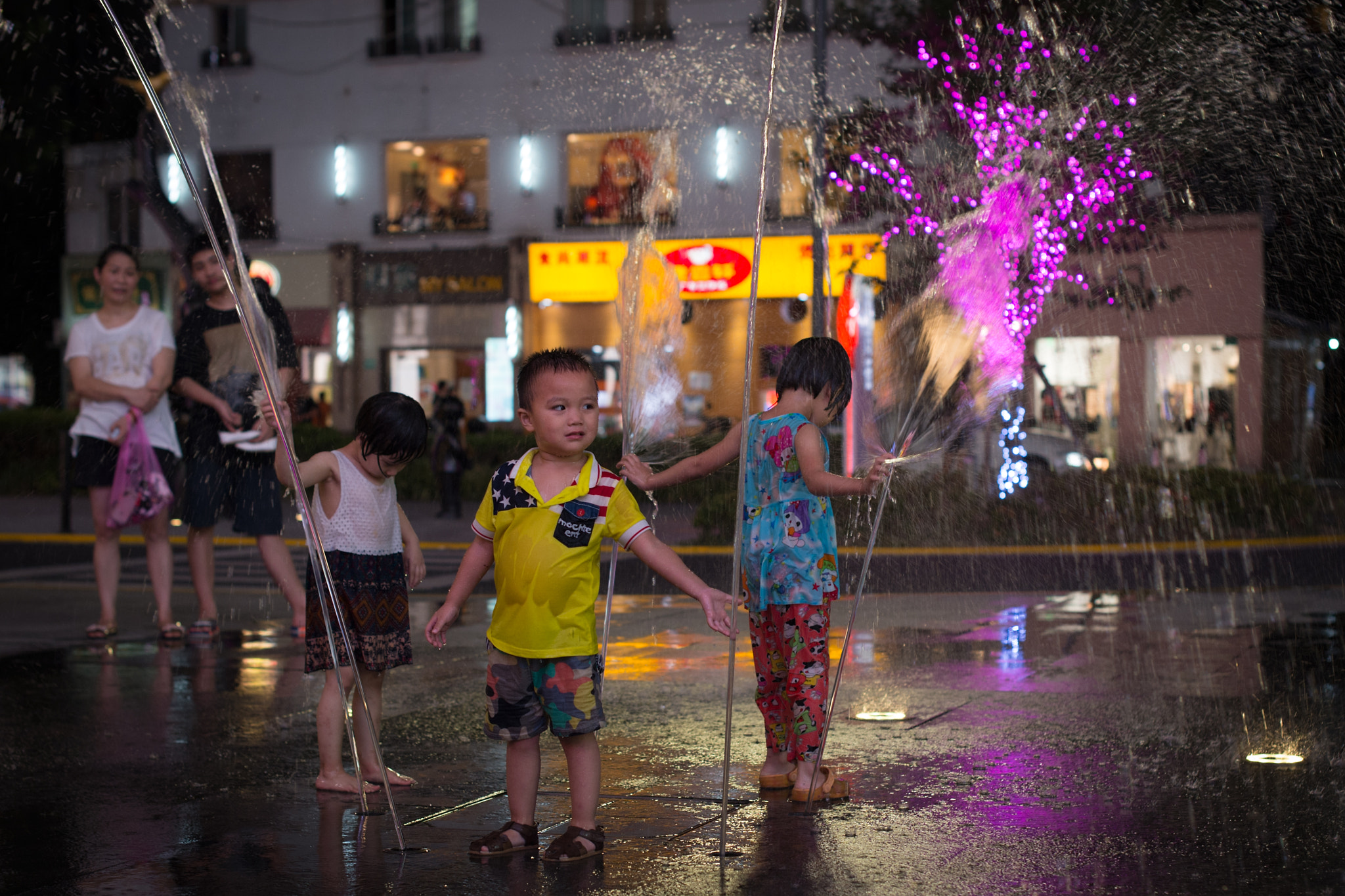 Nikon Df + Nikon AF-S Nikkor 50mm F1.4G sample photo. Children playing water photography