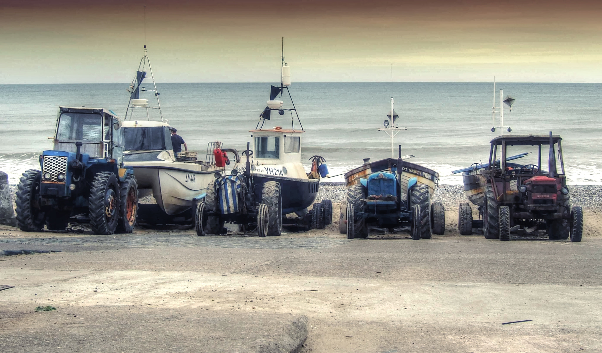 Fujifilm FinePix F810 sample photo. Fishing boat return photography