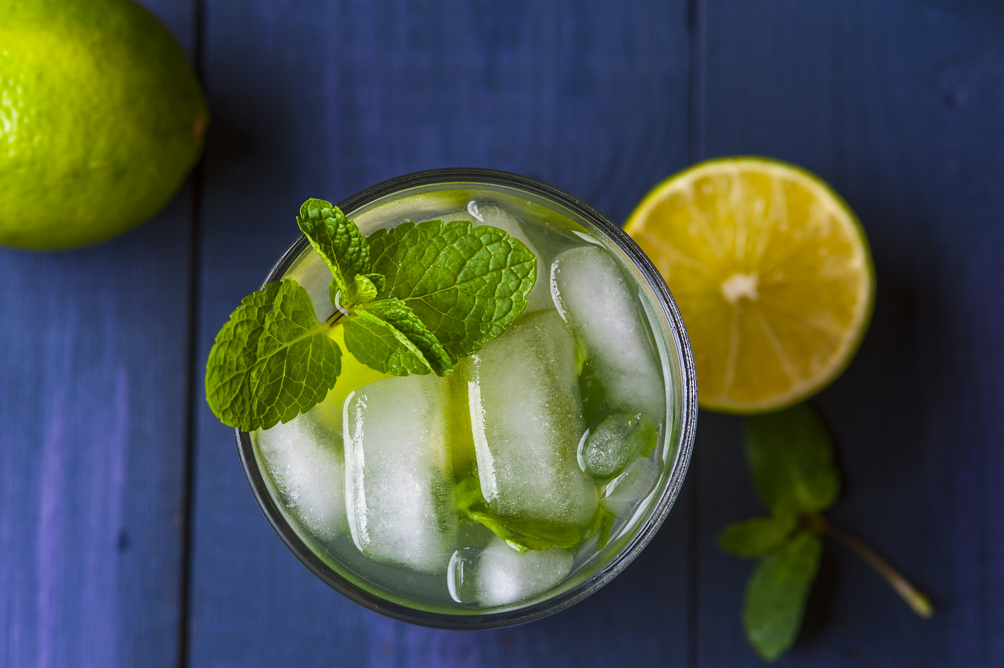 Nikon D700 + AF Micro-Nikkor 105mm f/2.8 sample photo. Glass of lemonade with lemon and lime slices photography