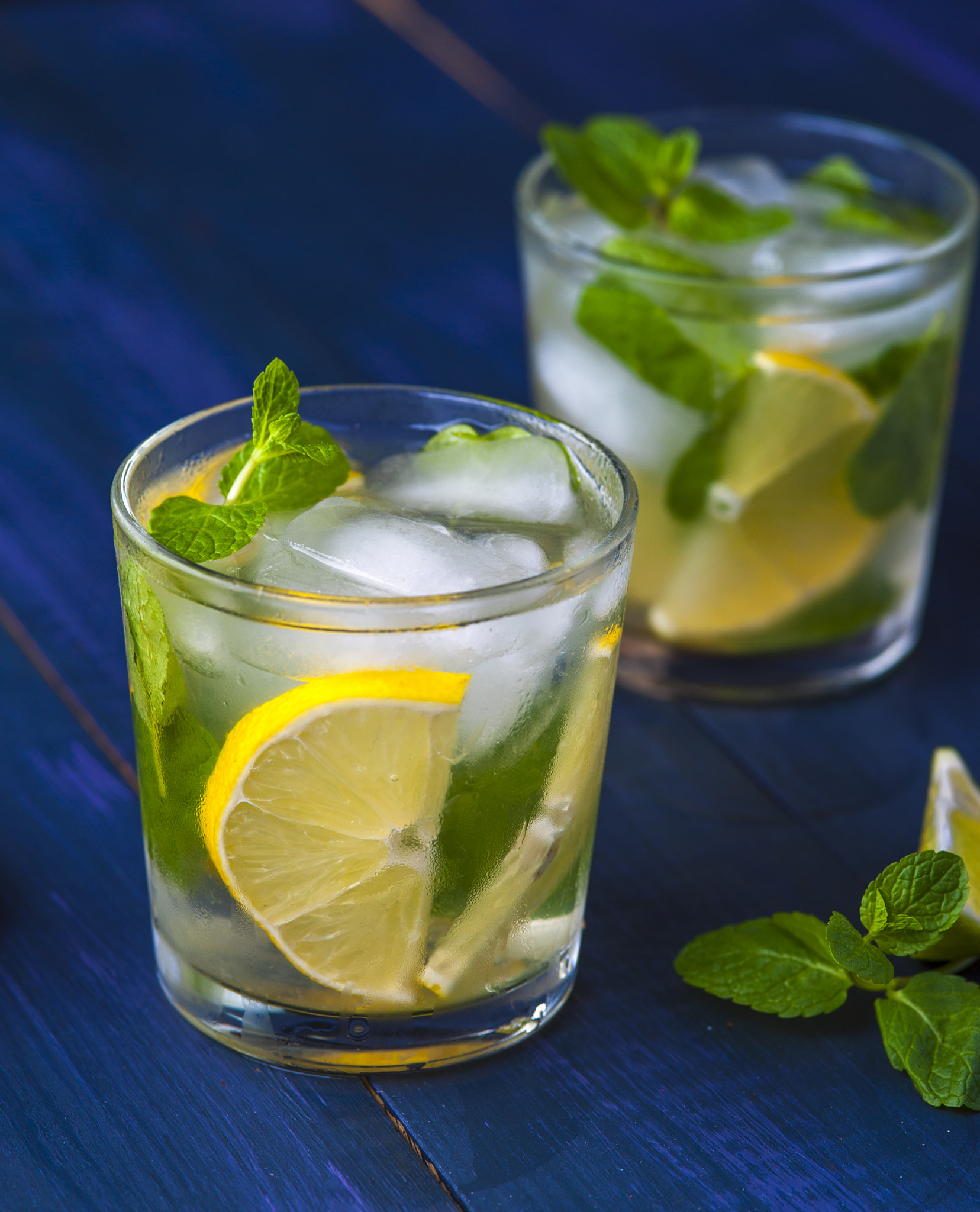 Nikon D700 + AF Micro-Nikkor 105mm f/2.8 sample photo. Glasses of lemonade with lemon, lime and mint photography