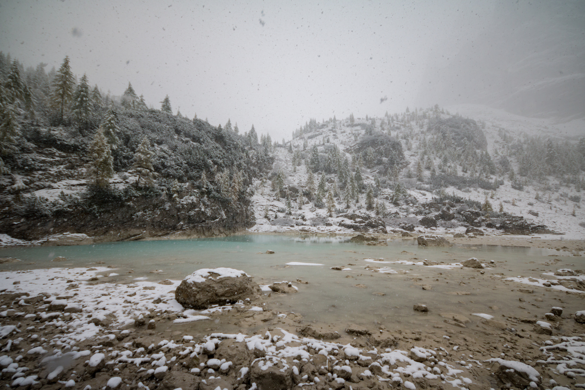 Canon EOS 760D (EOS Rebel T6s / EOS 8000D) + Sigma 10-20mm F4-5.6 EX DC HSM sample photo. Early winter snow photography