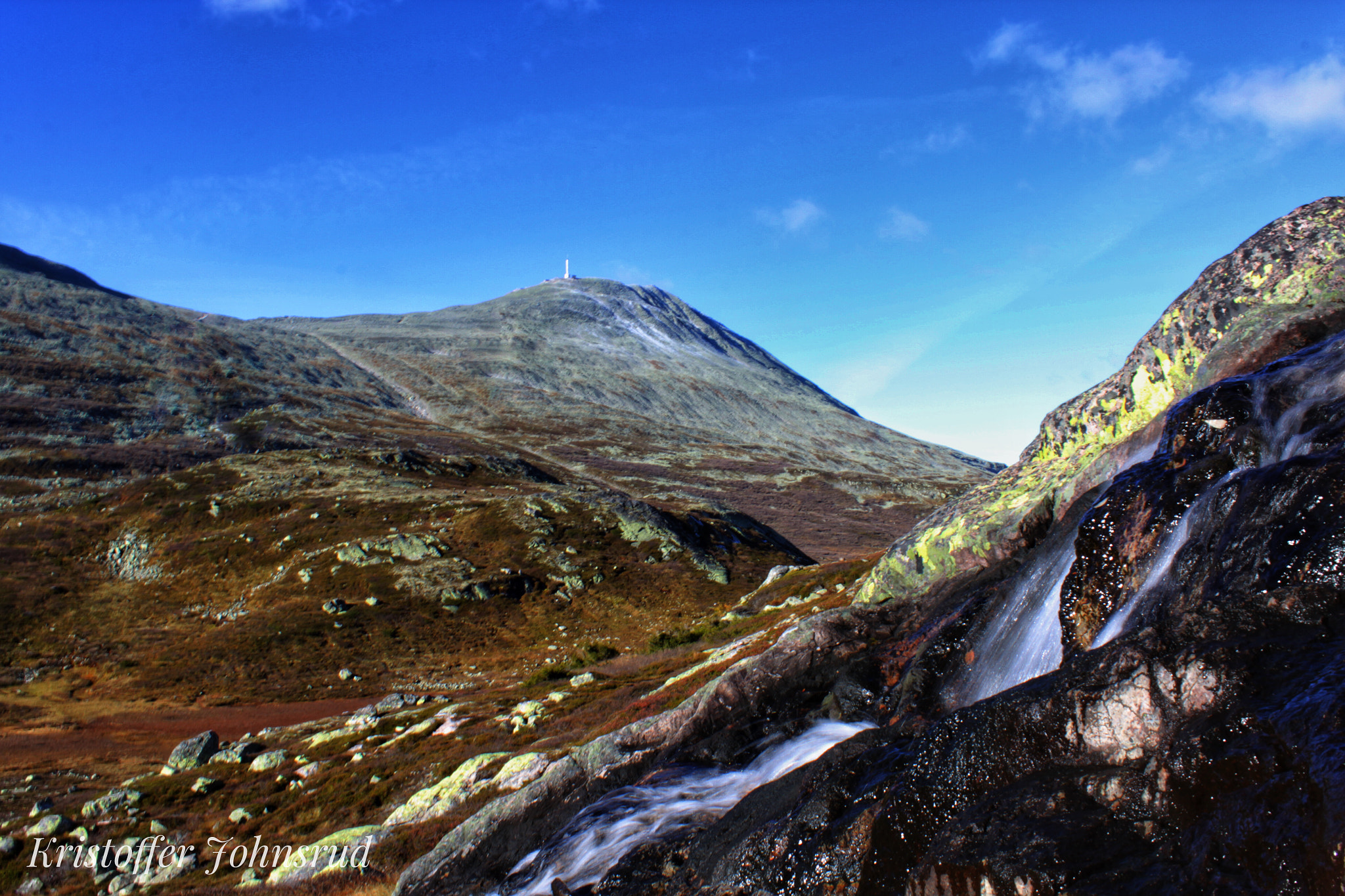 Canon EOS 500D (EOS Rebel T1i / EOS Kiss X3) + Canon EF-S 18-55mm F3.5-5.6 IS sample photo. Beatuiful waterfall under gaustatoppen, norway photography