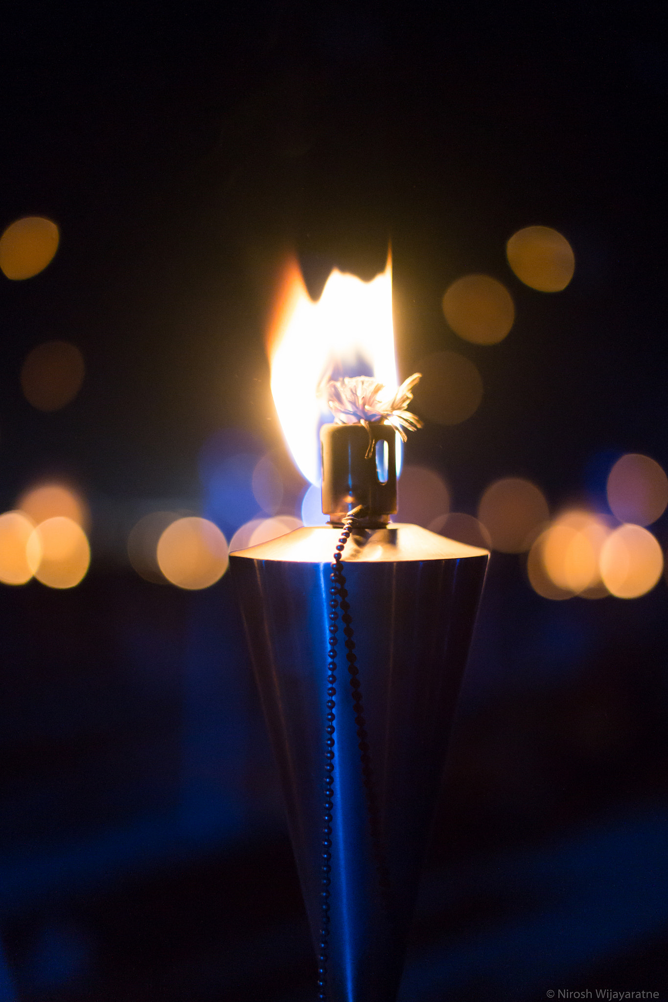 Samsung NX30 + Samsung NX 45mm F1.8 sample photo. Lamp photography