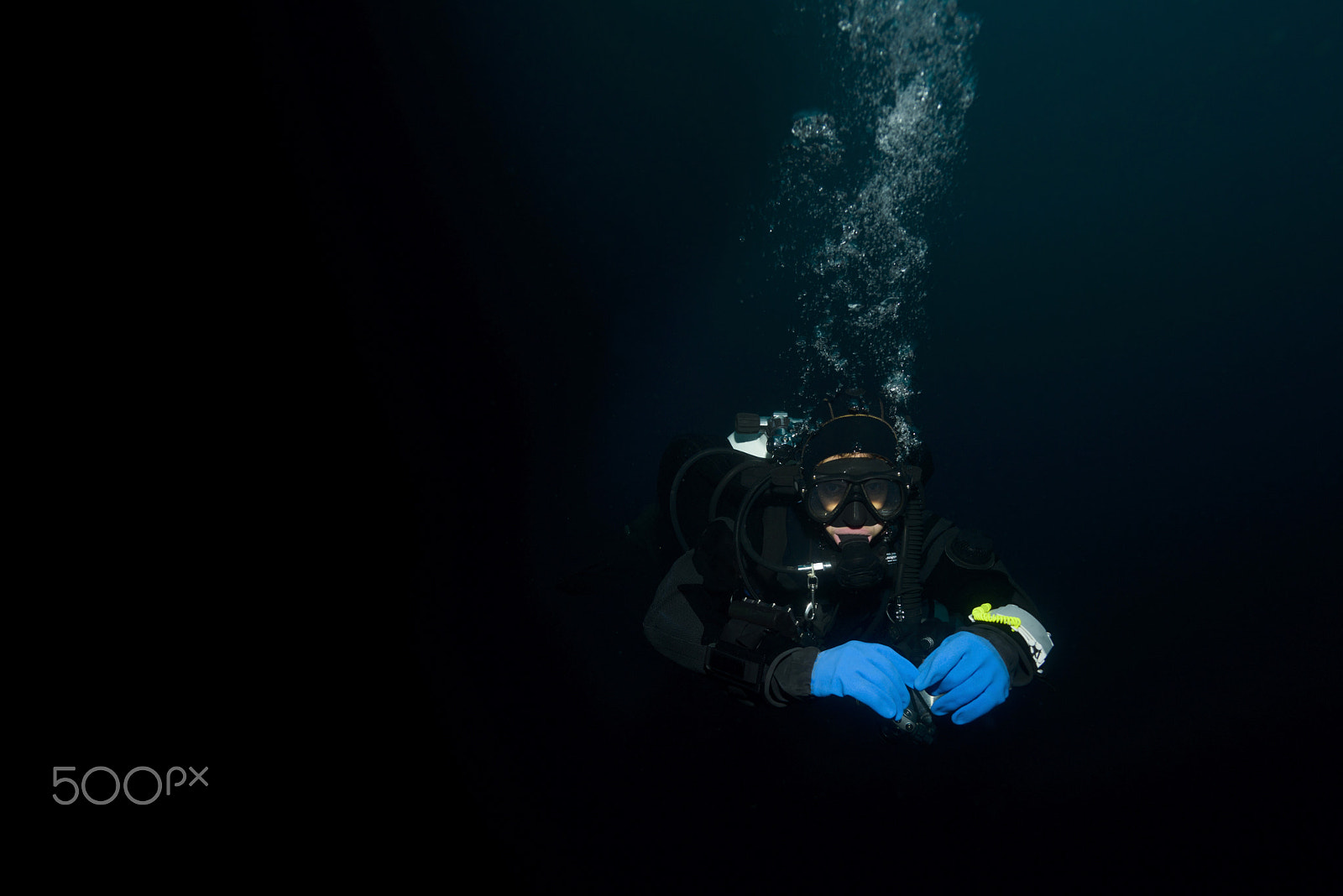 Nikon D800 + Nikon AF Fisheye-Nikkor 16mm F2.8D sample photo. Woman diver at the depth of over a black background, technical diving photography