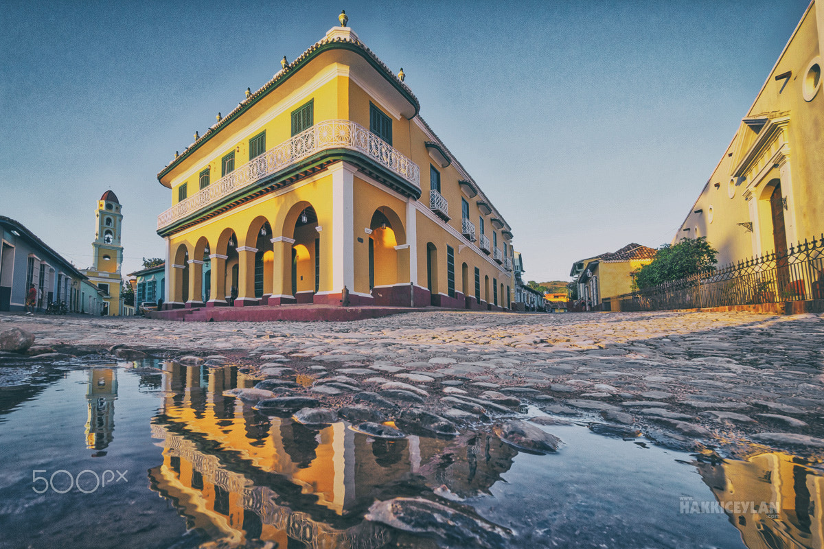 Olympus OM-D E-M1 + Panasonic Lumix G Vario 7-14mm F4 ASPH sample photo. Trinidad mirror photography