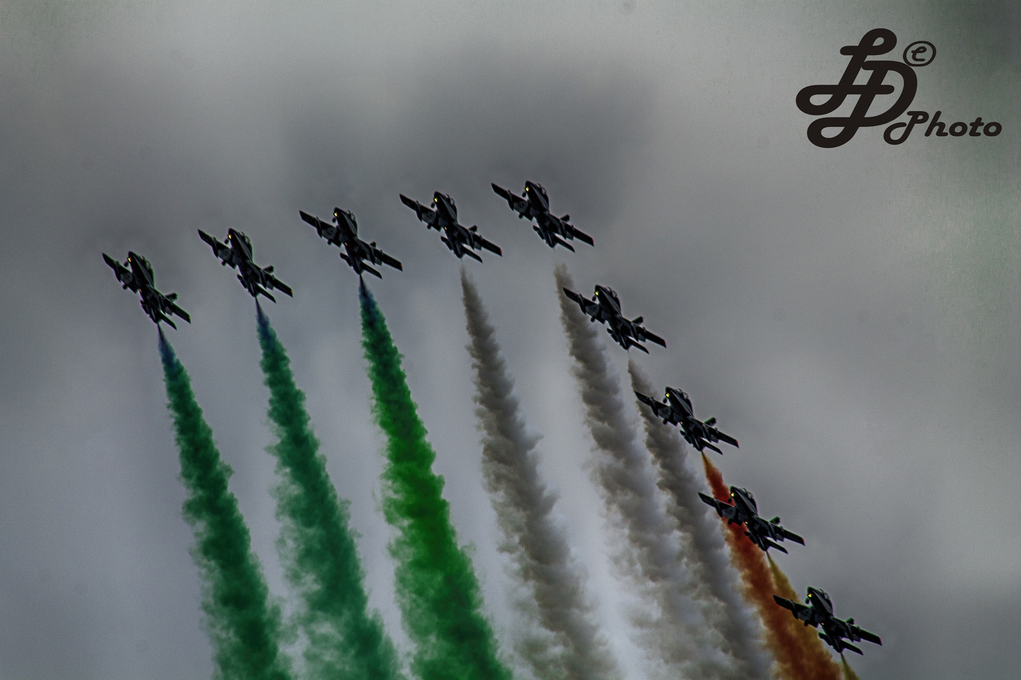 Canon EF 75-300mm f/4-5.6 USM sample photo. Frecce tricolori made in italy.... top photography