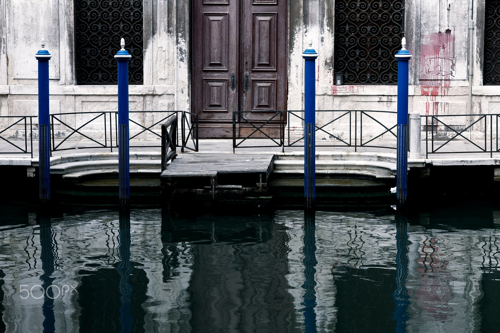 Canon EOS 450D (EOS Rebel XSi / EOS Kiss X2) sample photo. Venetian door photography
