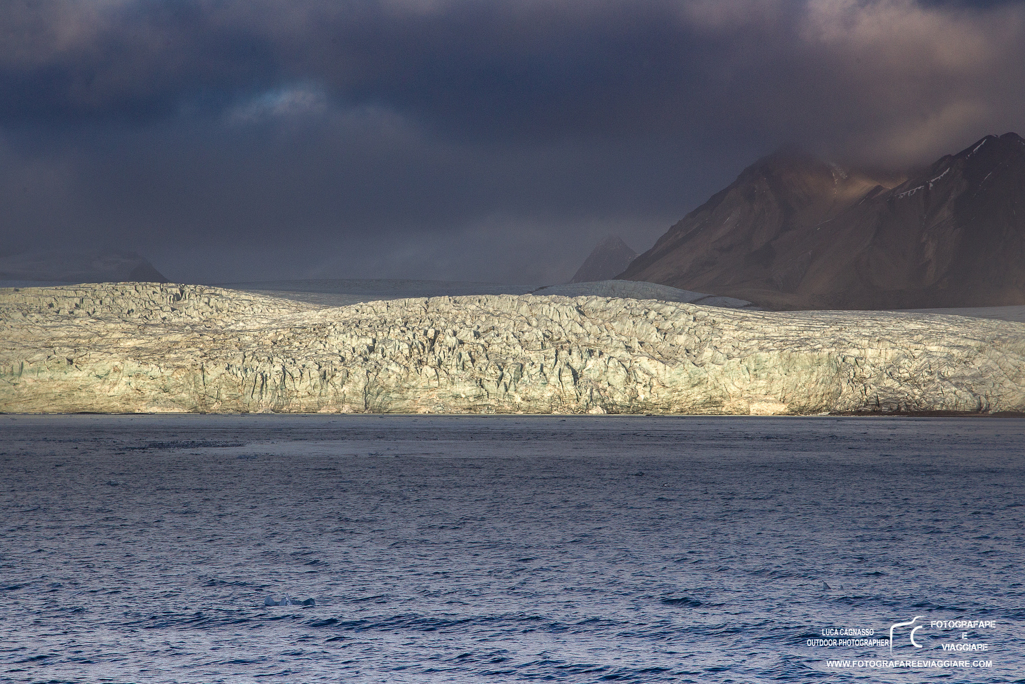 Canon EOS-1D Mark IV sample photo. Svalbard ottobre photography