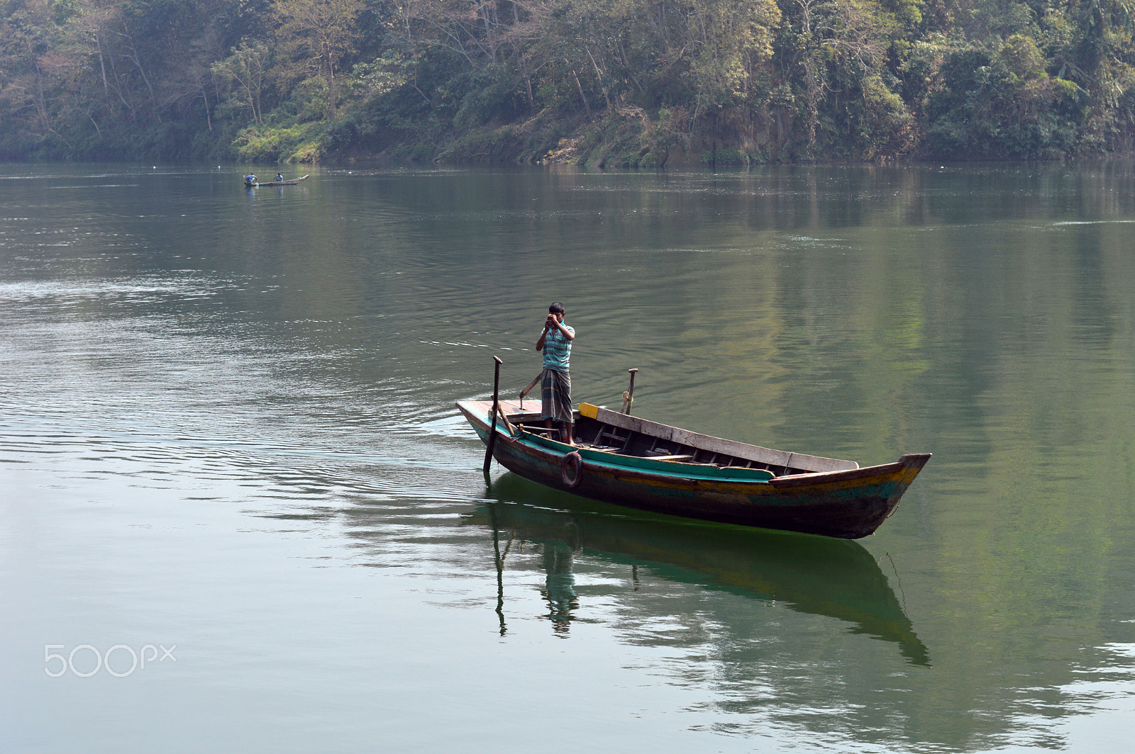 Nikon D3200 + Nikon AF Nikkor 180mm F2.8D ED-IF sample photo. Boat on the lake photography