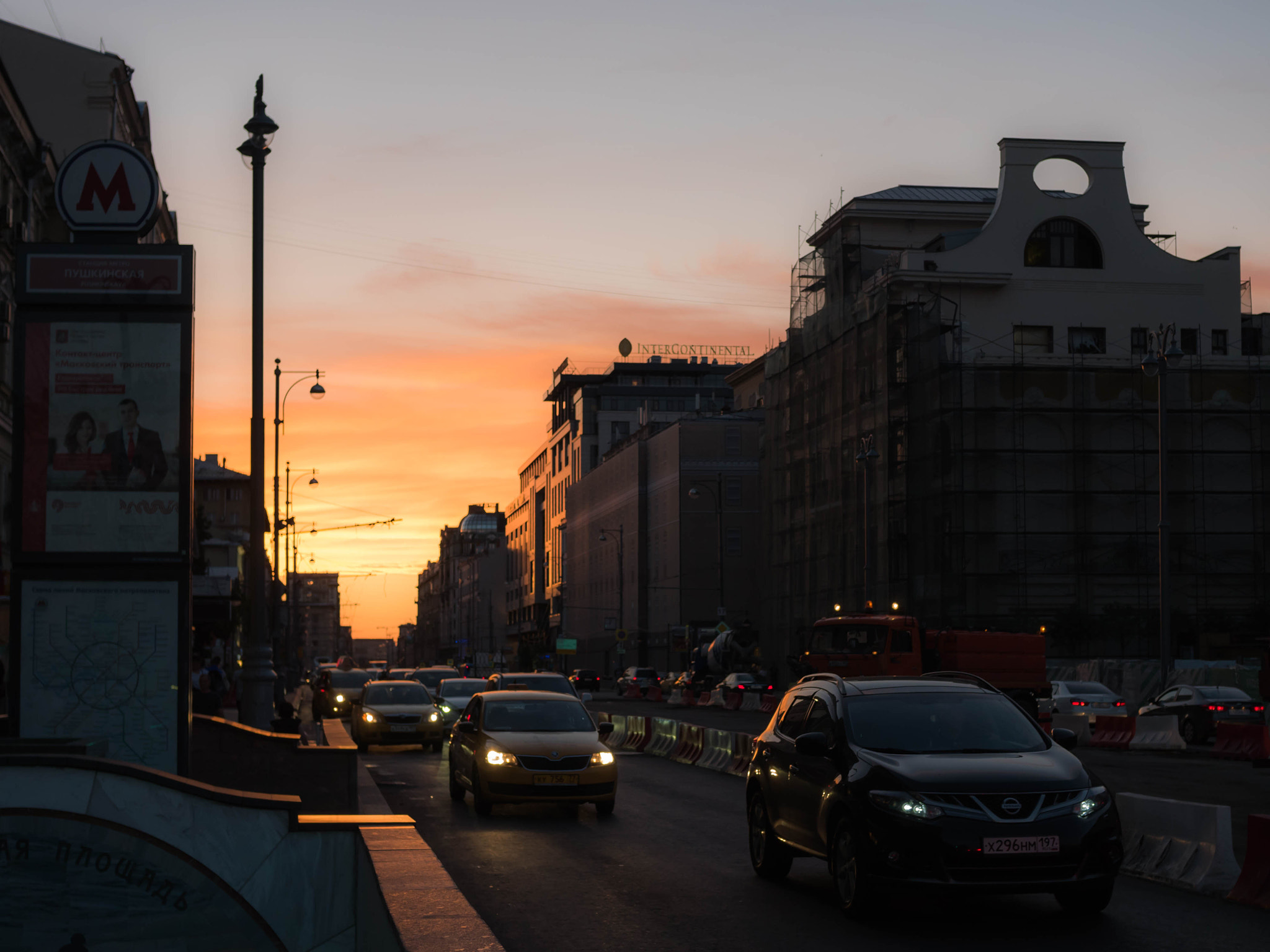 Panasonic Lumix DMC-GH4 + Olympus M.Zuiko Digital 25mm F1.8 sample photo. Summer evening in moscow photography