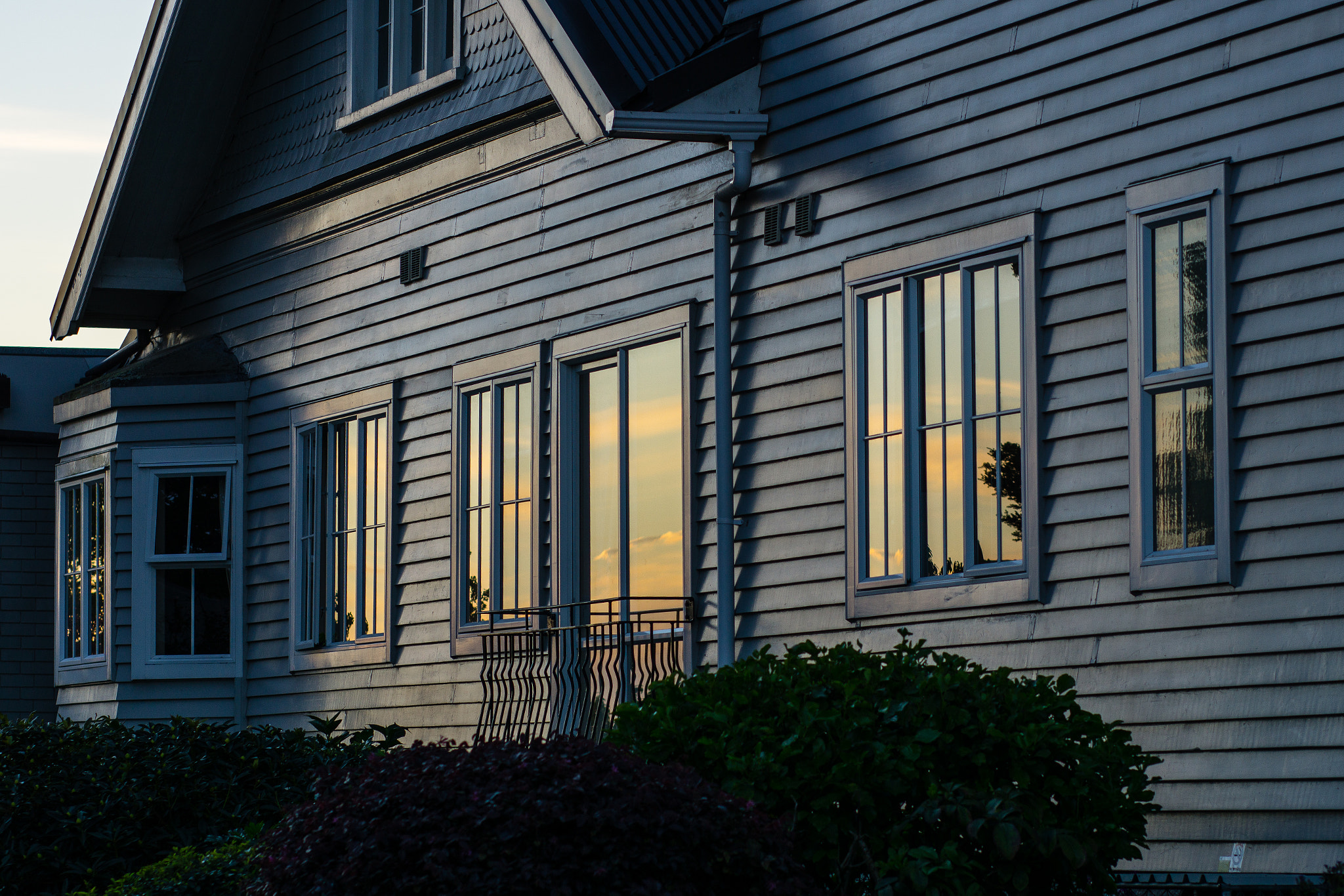 85mm F1.8 sample photo. Old vilas in mt eden photography