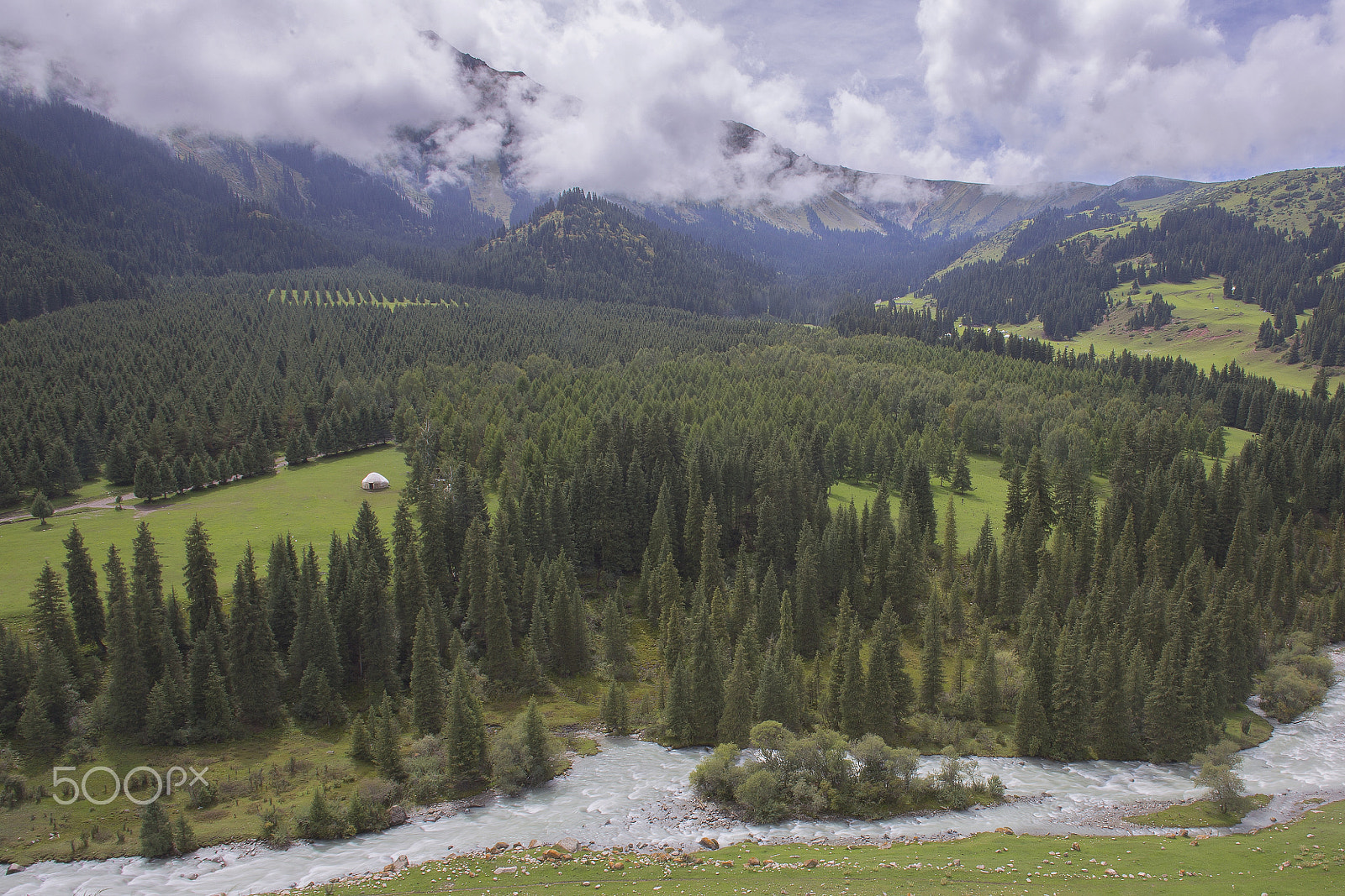 Canon EOS 6D + Canon EF 20mm F2.8 USM sample photo. Lonely yurt in kyrgyzstan mountains photography