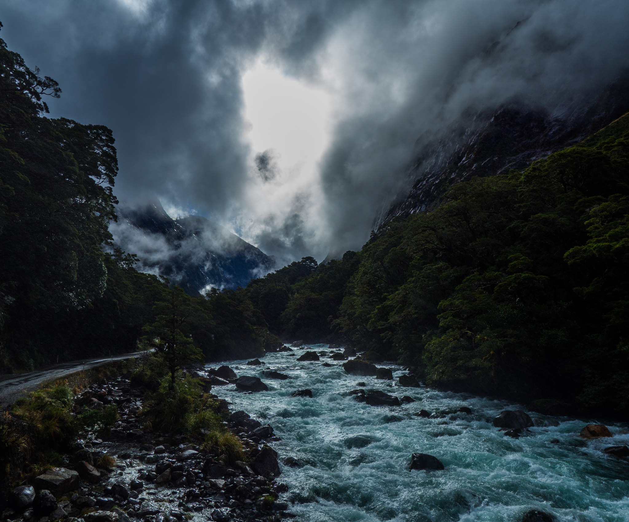 Olympus OM-D E-M10 + OLYMPUS M.9-18mm F4.0-5.6 sample photo. On the road of milford sound photography