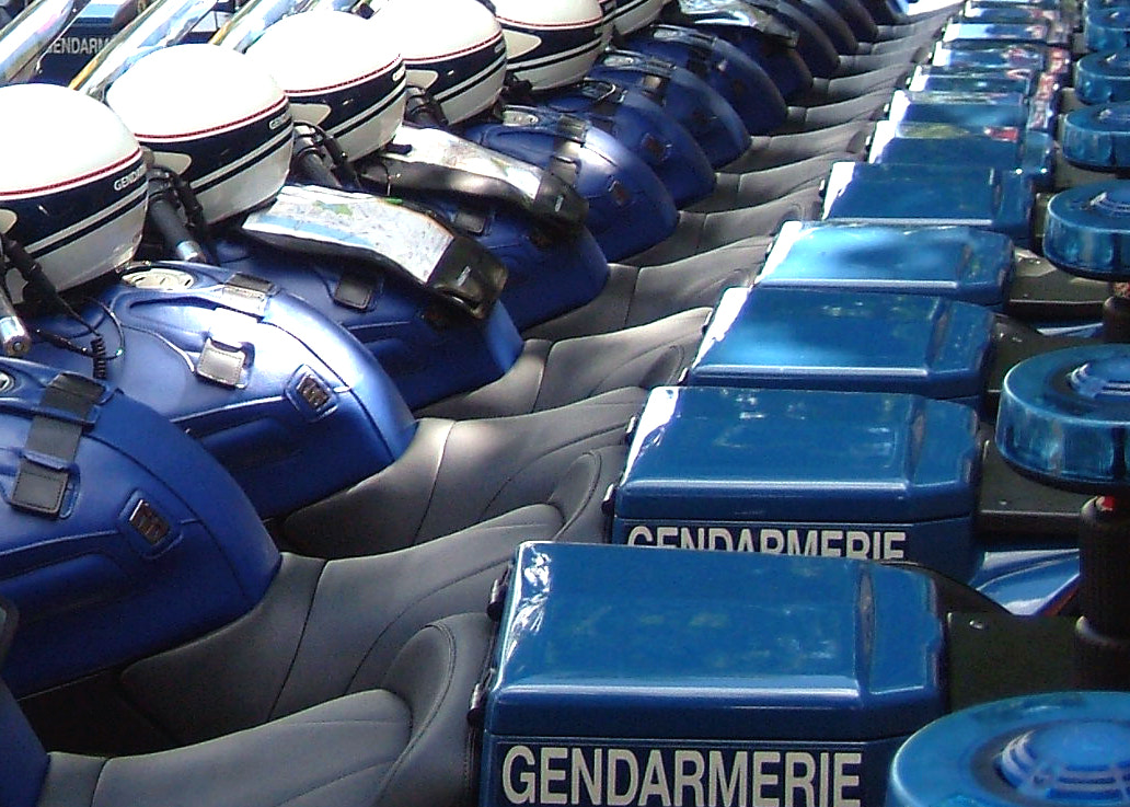 Fujifilm FinePix F710 sample photo. Gendarmerie motorbikes photography