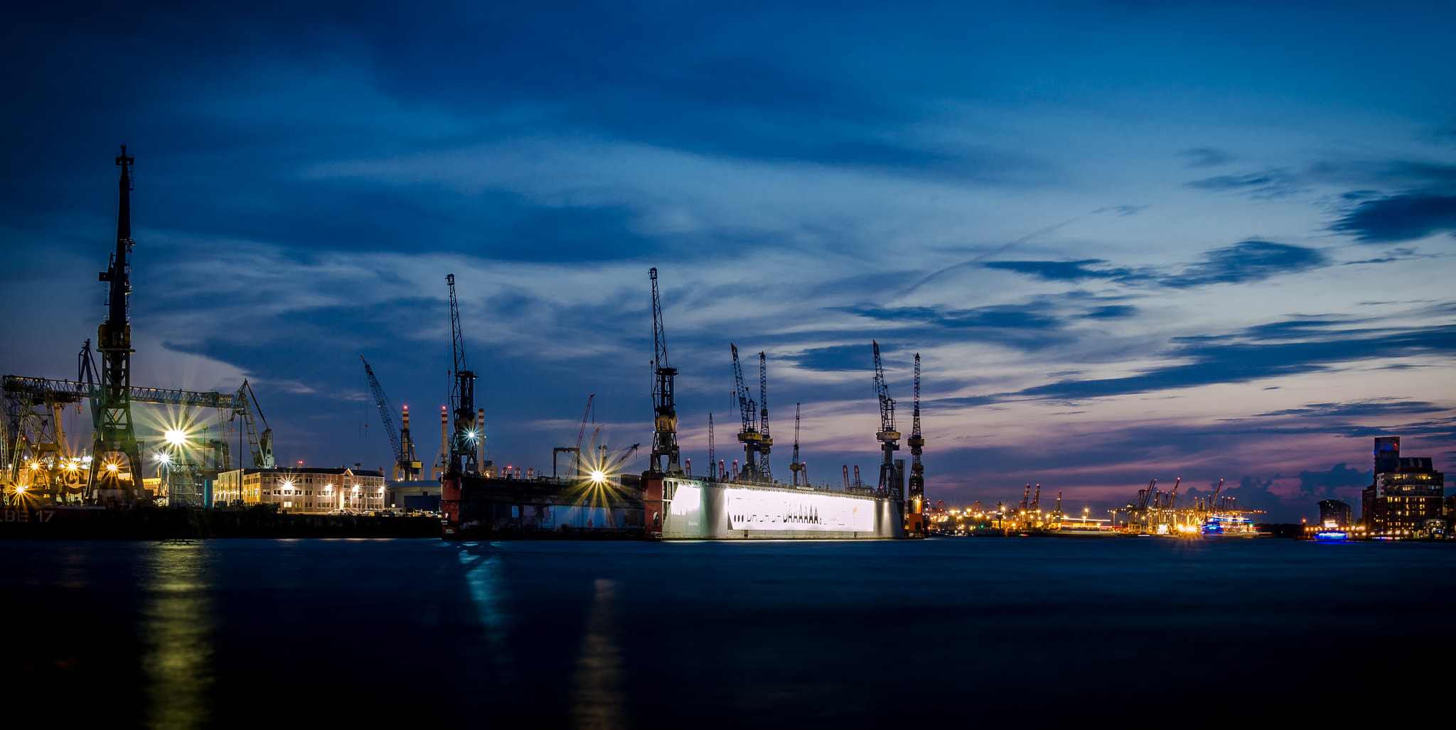 Olympus OM-D E-M5 + Olympus M.Zuiko Digital 25mm F1.8 sample photo. Hamburg harbor photography