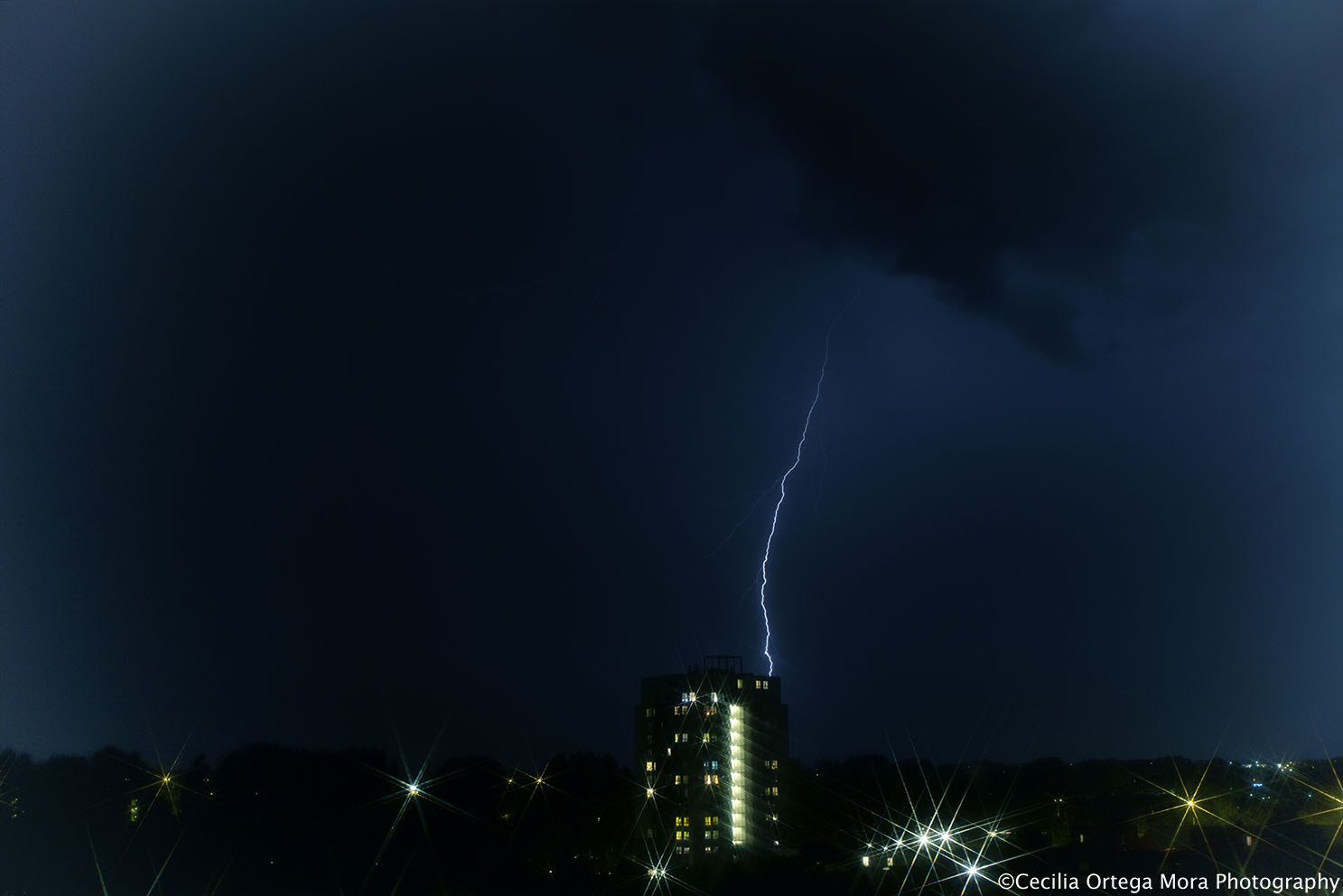Canon EOS 600D (Rebel EOS T3i / EOS Kiss X5) + Canon EF 24-70mm F2.8L USM sample photo. Lightning storm photography