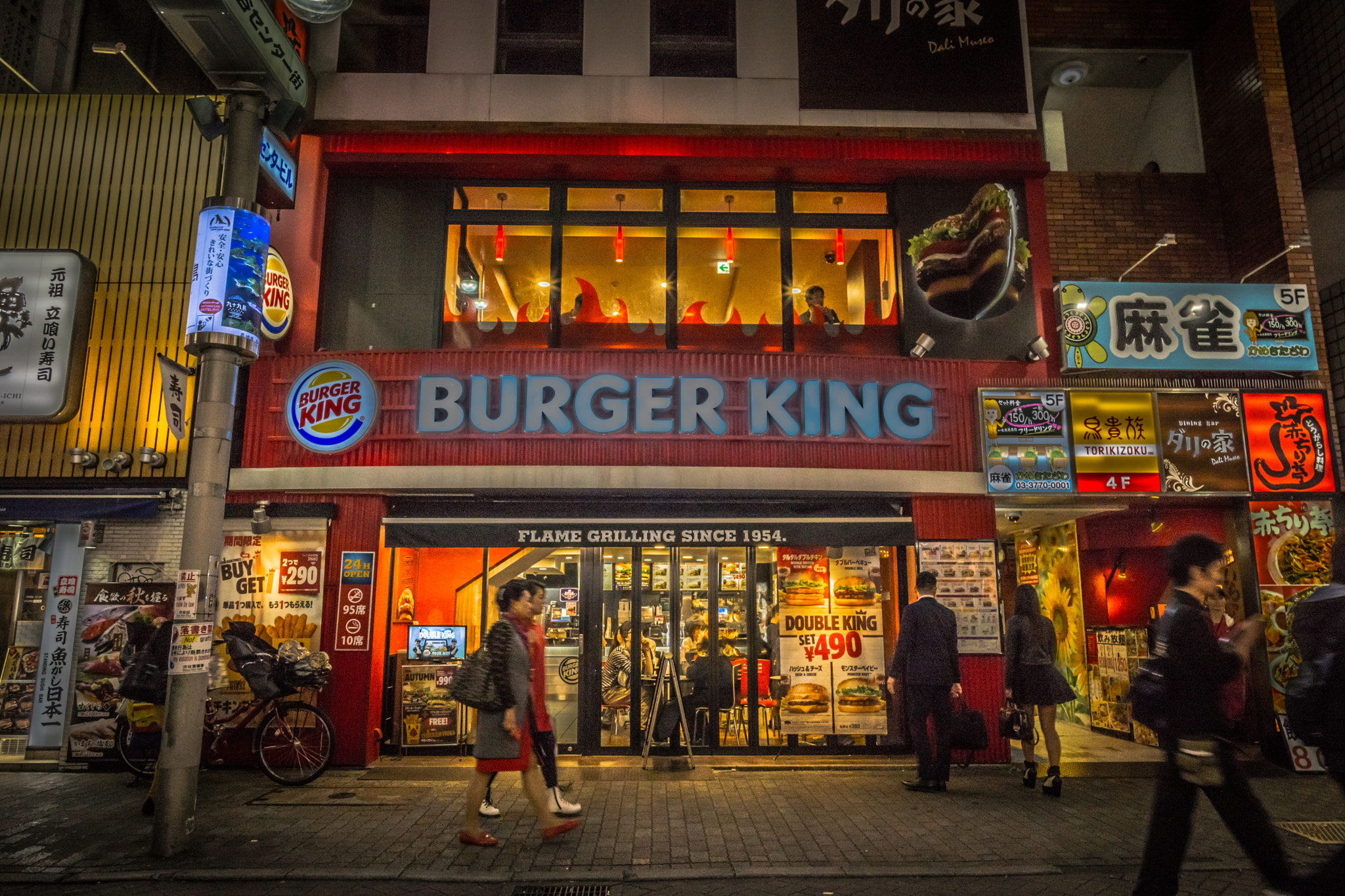 Sony a6000 + Voigtlander SUPER WIDE-HELIAR 15mm F4.5 III sample photo. Shibuya at night photography