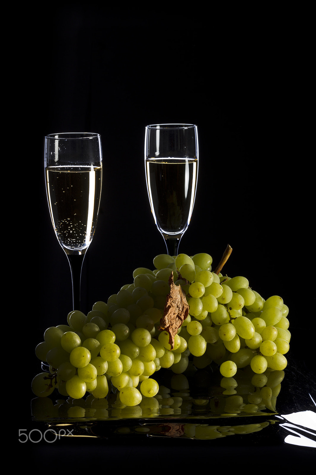 Canon EOS-1D Mark IV sample photo. Bunch of green grapes photography