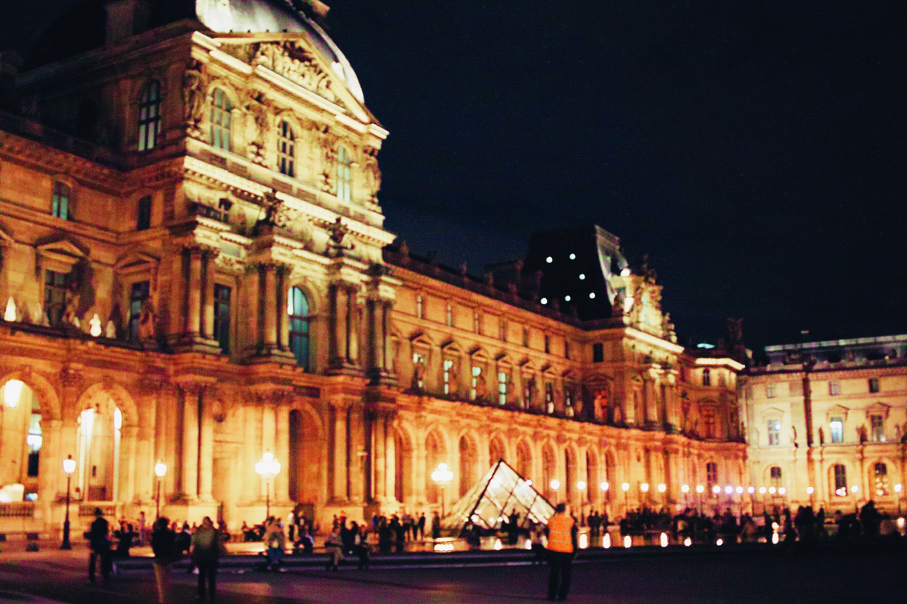 Sigma DP2s sample photo. At night in paris photography