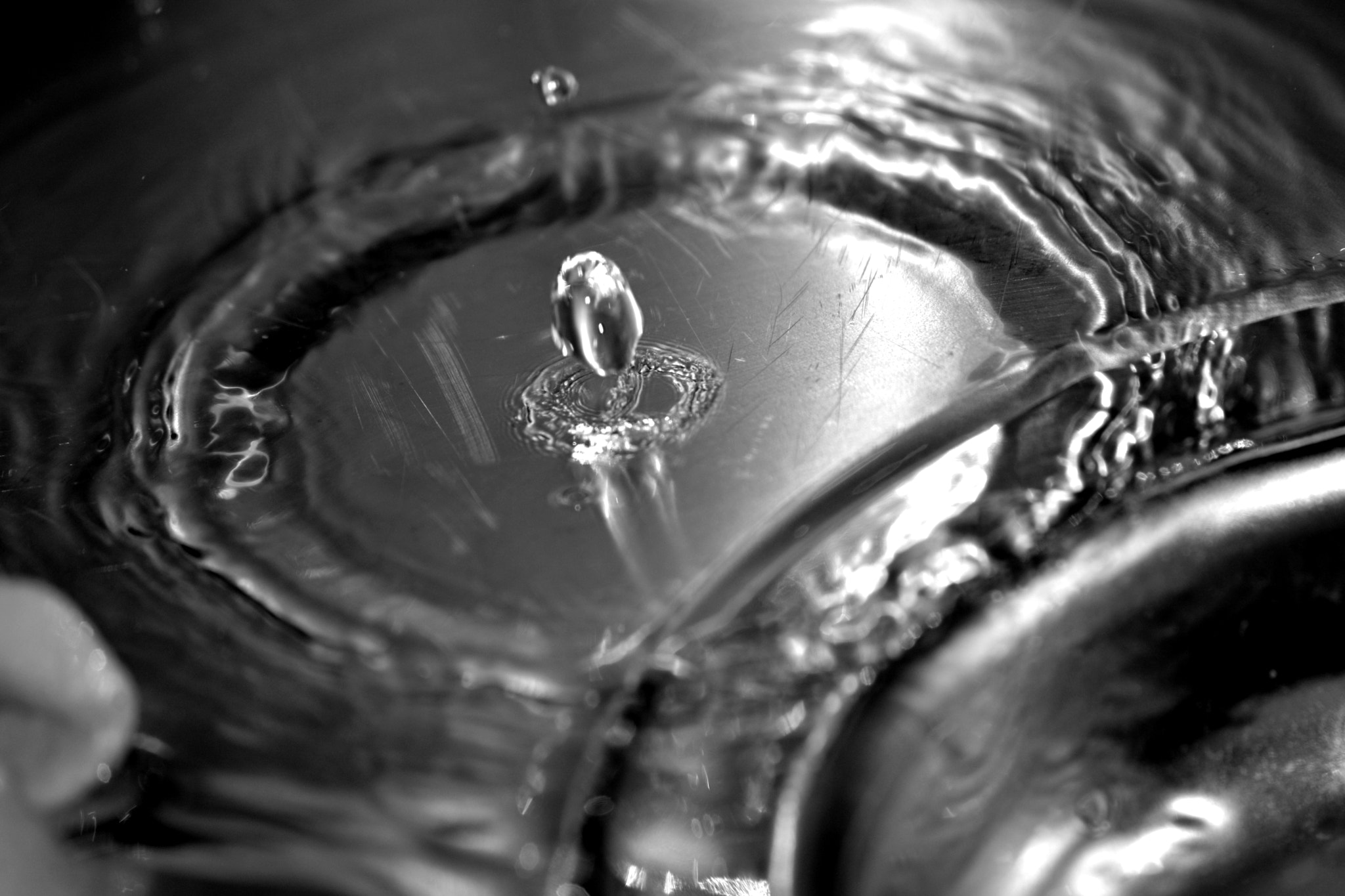 Nikon D5200 + Nikon AF Nikkor 14mm F2.8D ED sample photo. Iron waterdrops photography