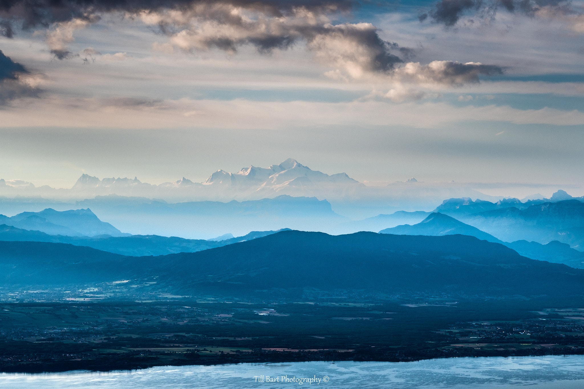 Sigma 70-300mm F4-5.6 APO DG Macro sample photo. Première lueur du soleil sur le mont-blanc depuis le sommet de la dôle. photography