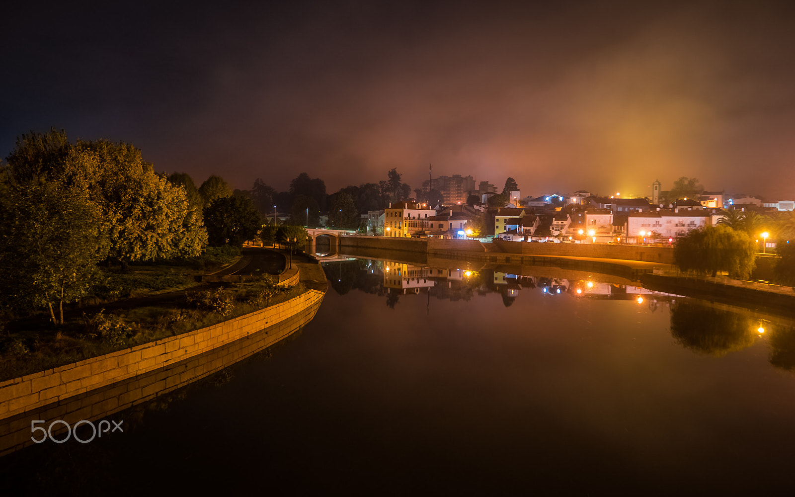 Samsung NX500 sample photo. Autumn night-agueda photography