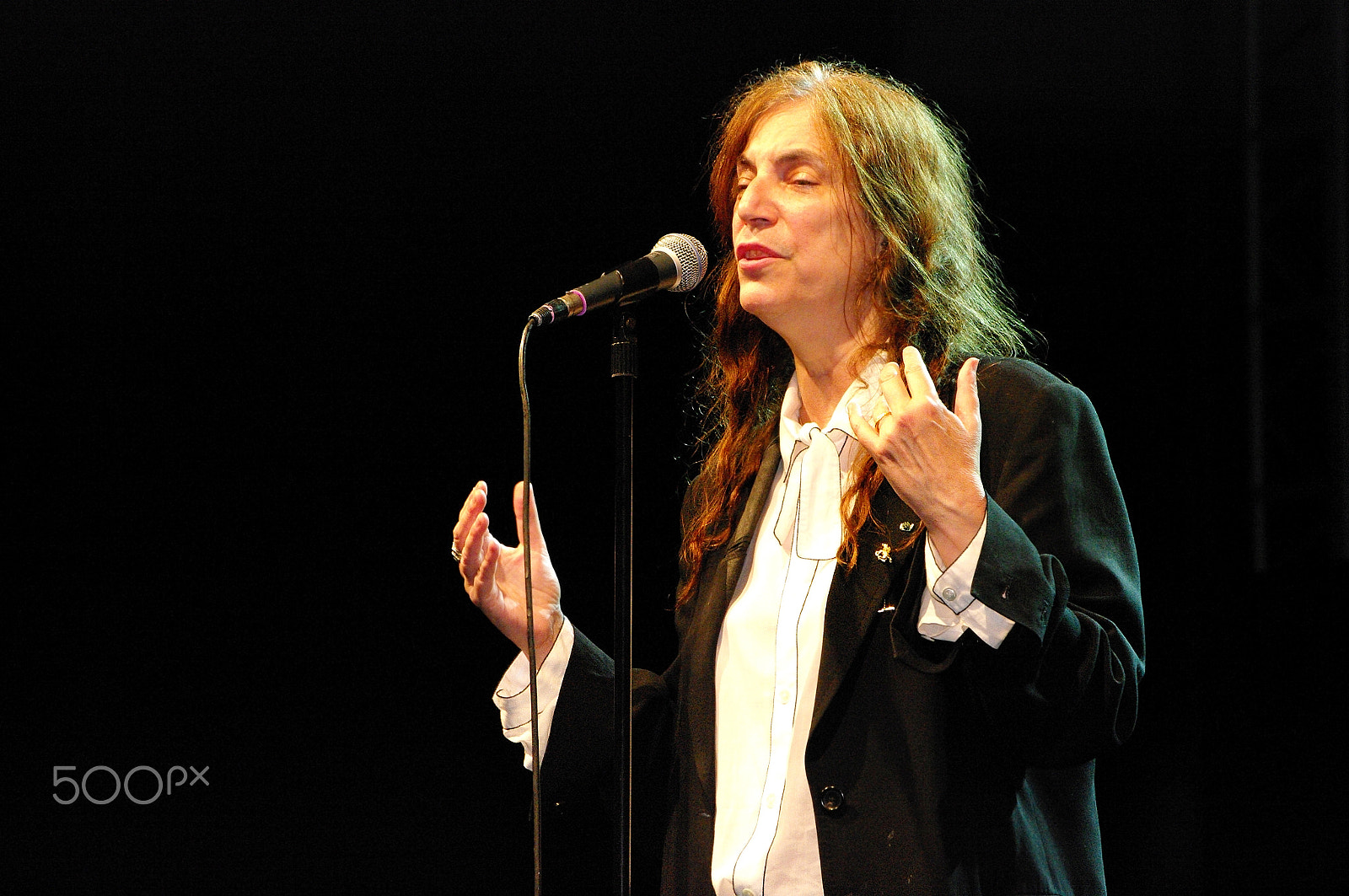 Pentax smc DA 50-200mm F4-5.6 ED sample photo. Here we are the legendary patty smith photography