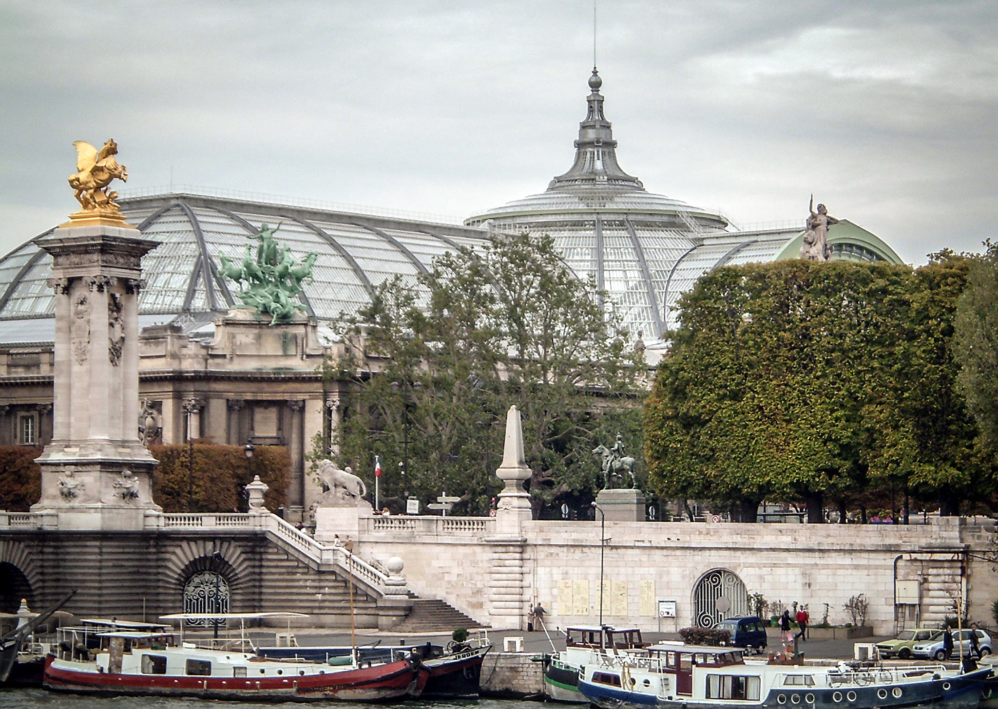 Fujifilm FinePix A210 sample photo. Autumn in paris photography