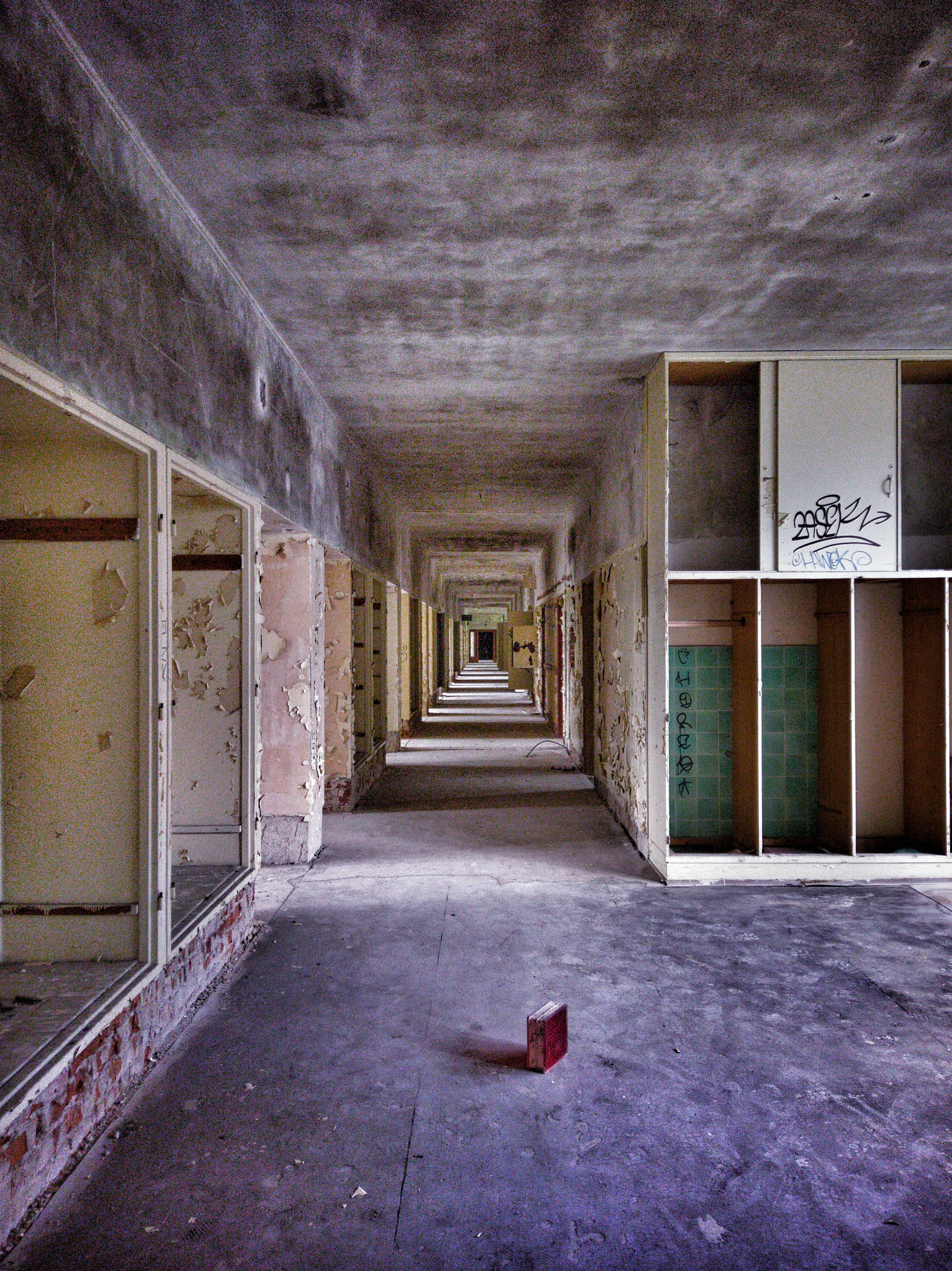 HTC M10 sample photo. Abandoned hospital  photography