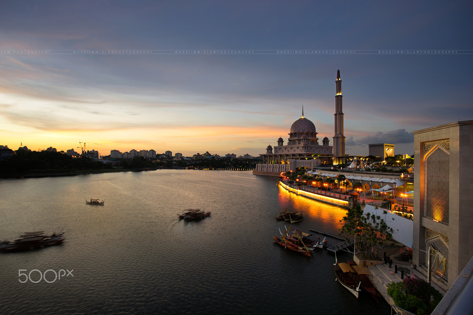 Sony a7 + 17-40mm F4 sample photo. Sunset at putra mosque, putrajaya photography