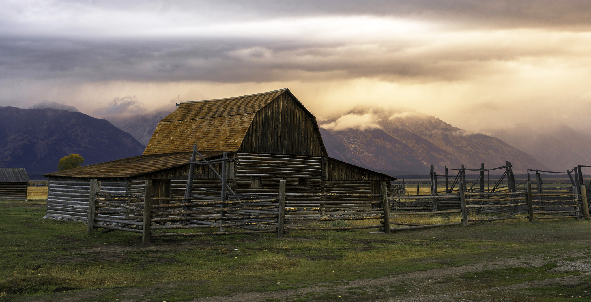 Sony a7R II + Canon EF 17-40mm F4L USM sample photo. The most photographed barn in the world photography