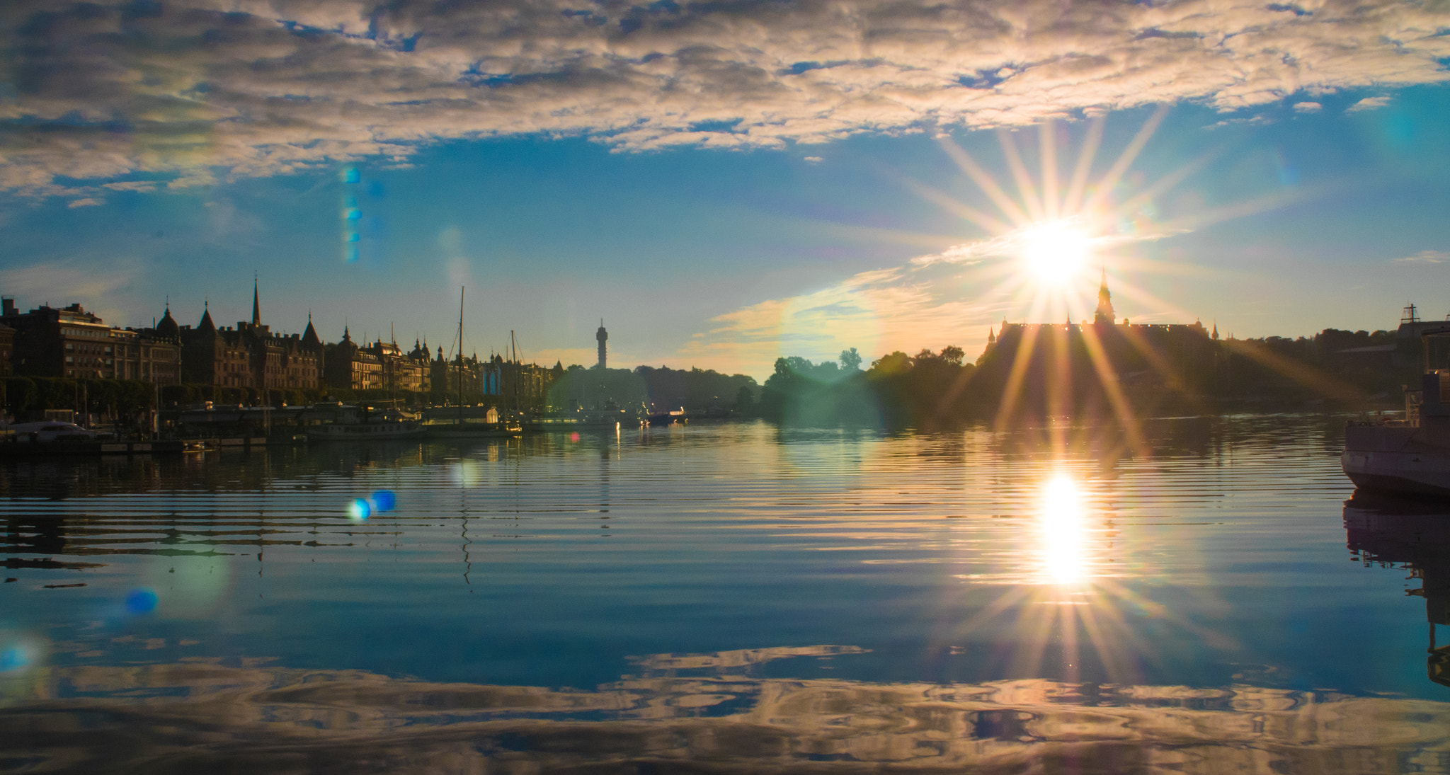 Panasonic Lumix DMC-GH4 sample photo. Morning sun stockholm photography