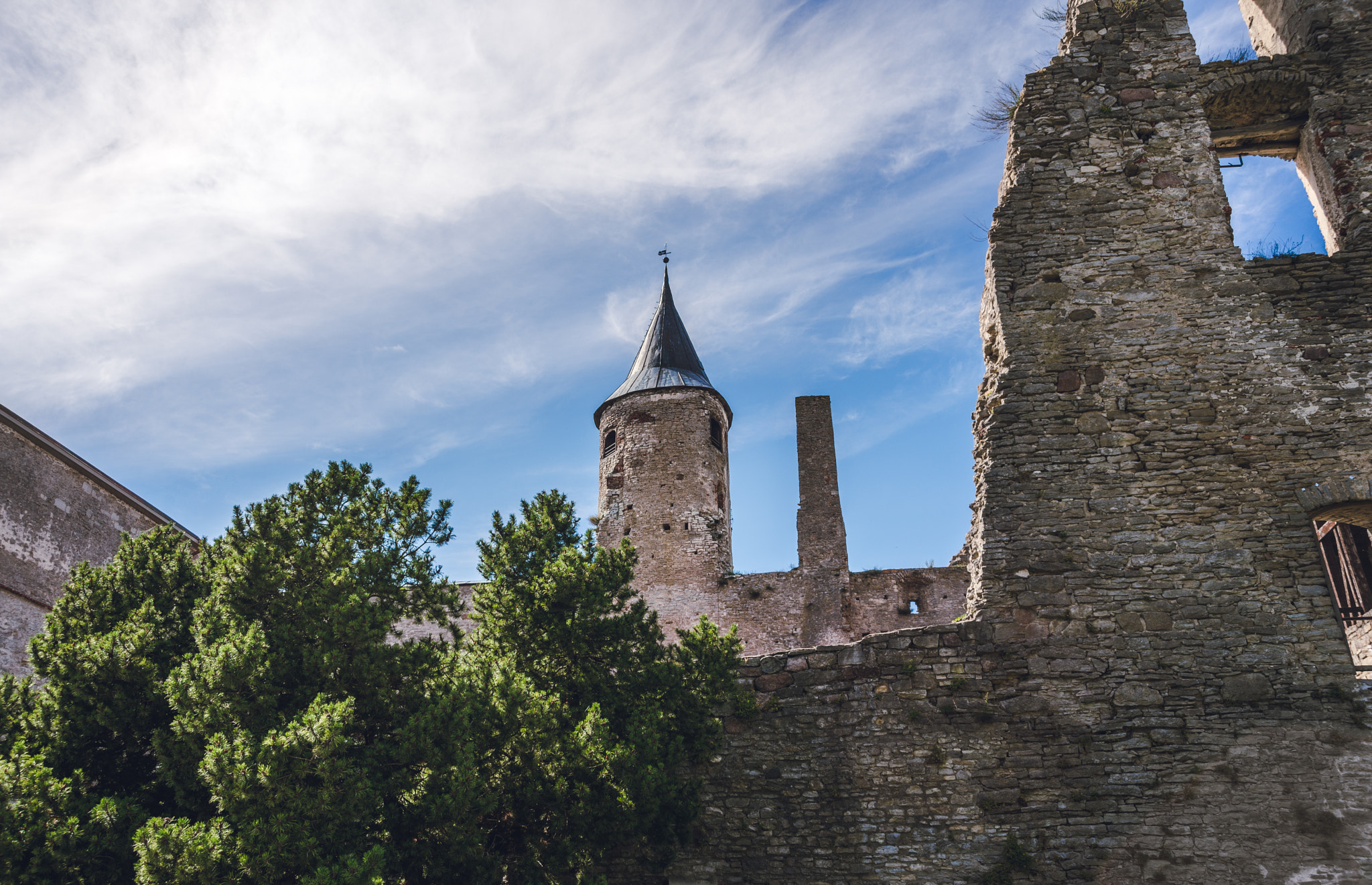 AF Zoom-Nikkor 28-70mm f/3.5-4.5D sample photo. Haapsalu castle photography