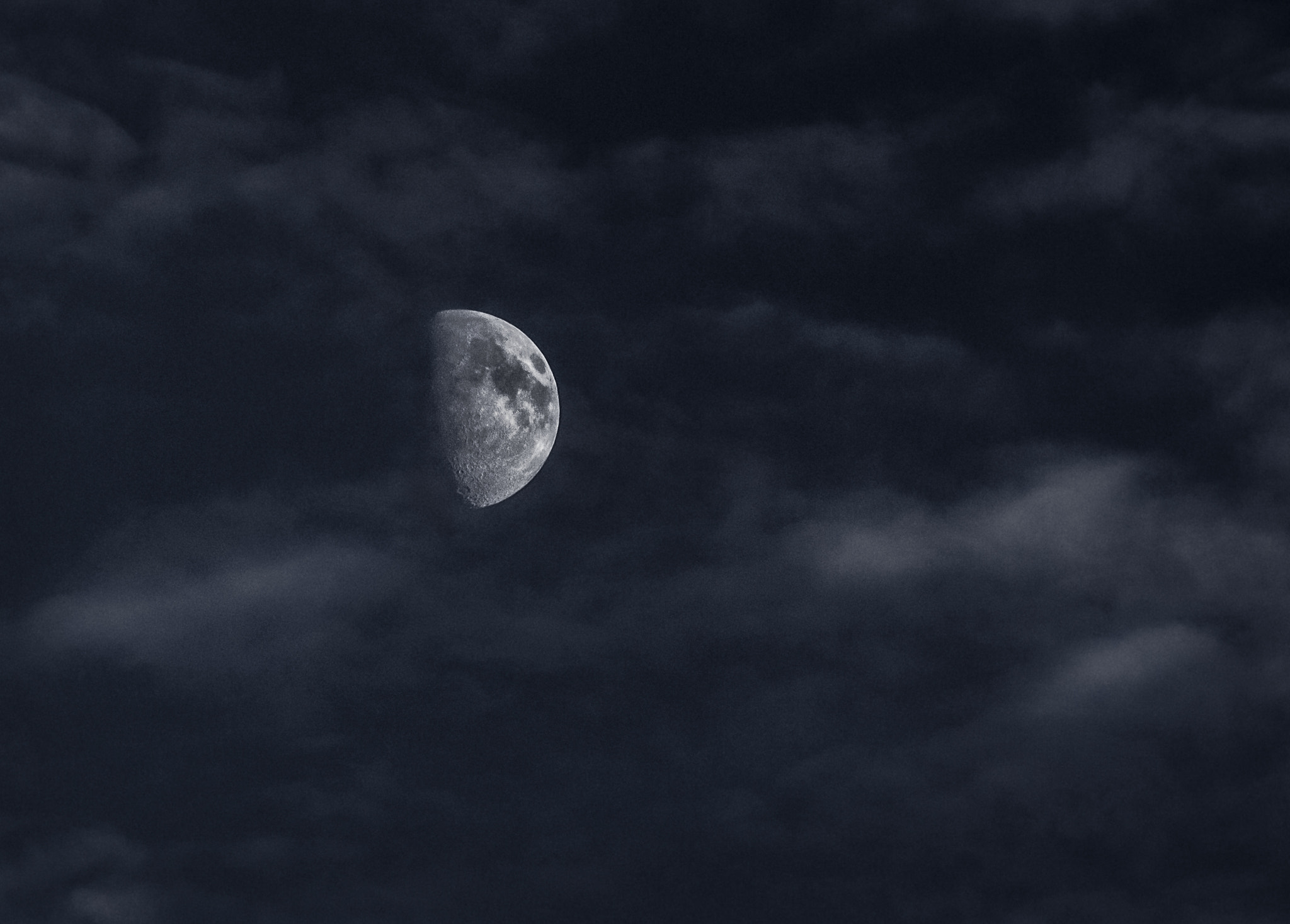 Canon EF-S 55-250mm F4-5.6 IS STM sample photo. Moon photography