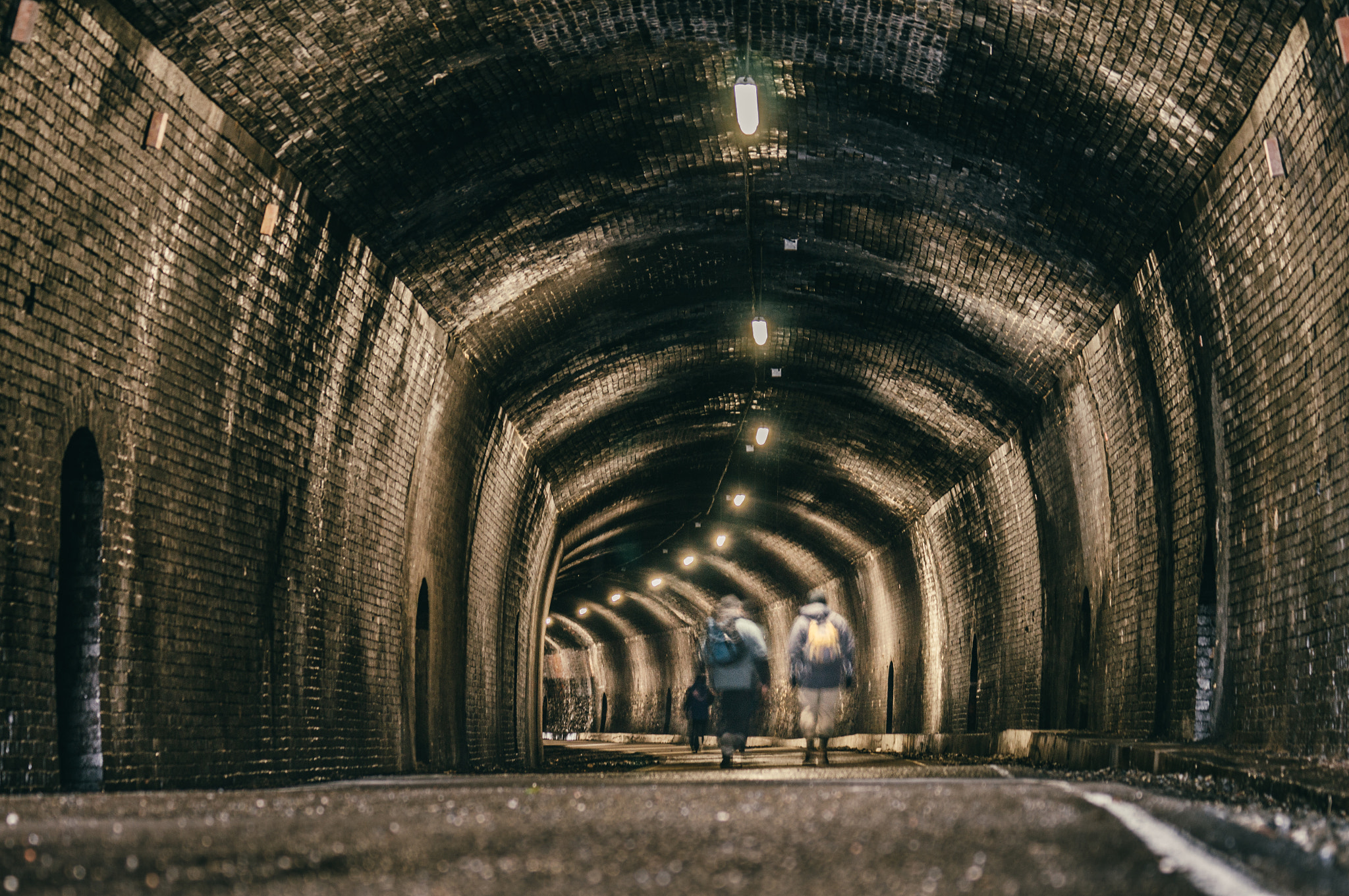 Sony 70-300mm F4.5-5.6 G SSM sample photo. Tunnel walkers photography