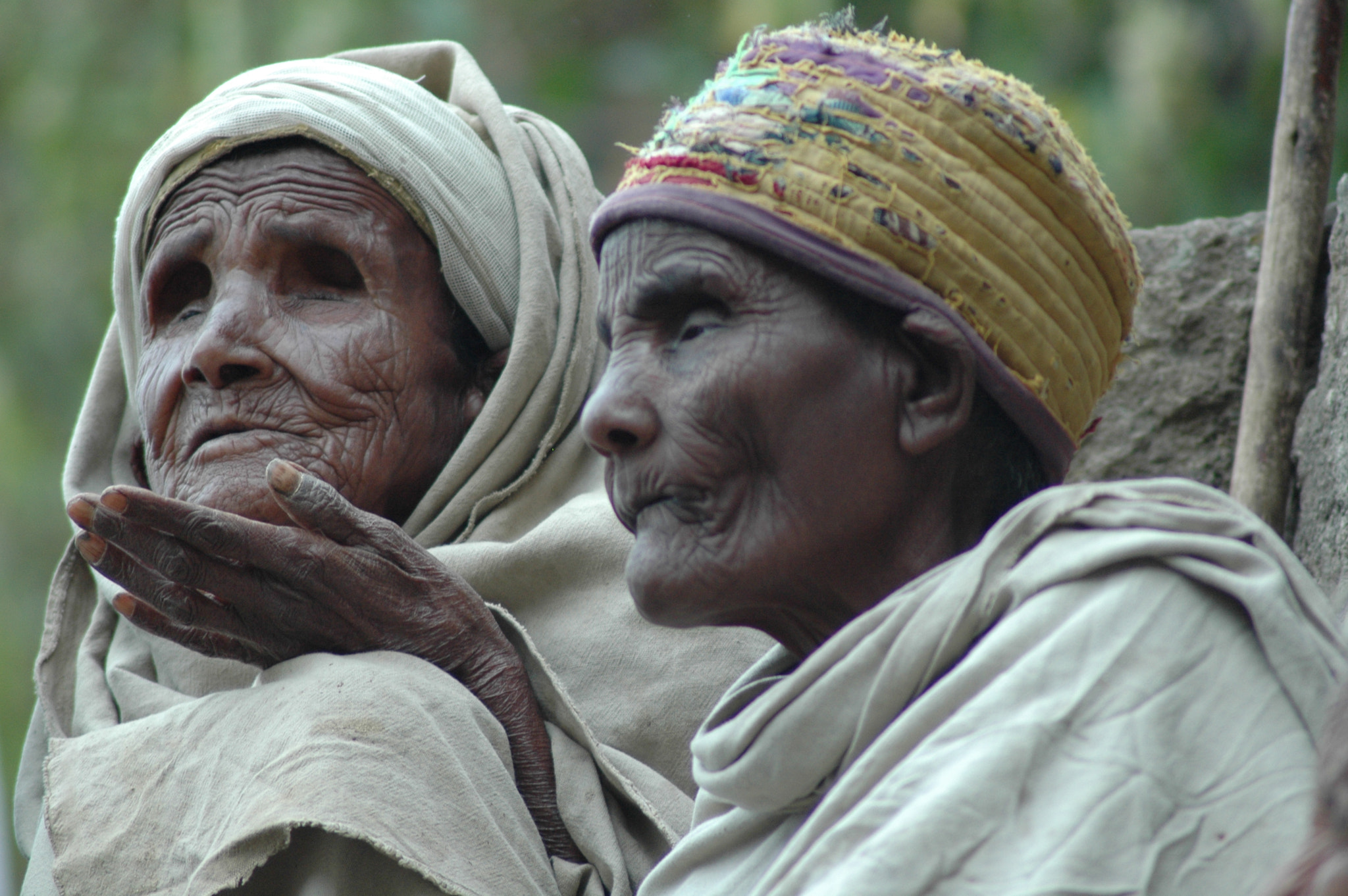 Nikon D70s + Tamron AF 70-300mm F4-5.6 Di LD Macro sample photo. Ethiopia, old women, begging, hungry, searching for kindness, pilgrims photography