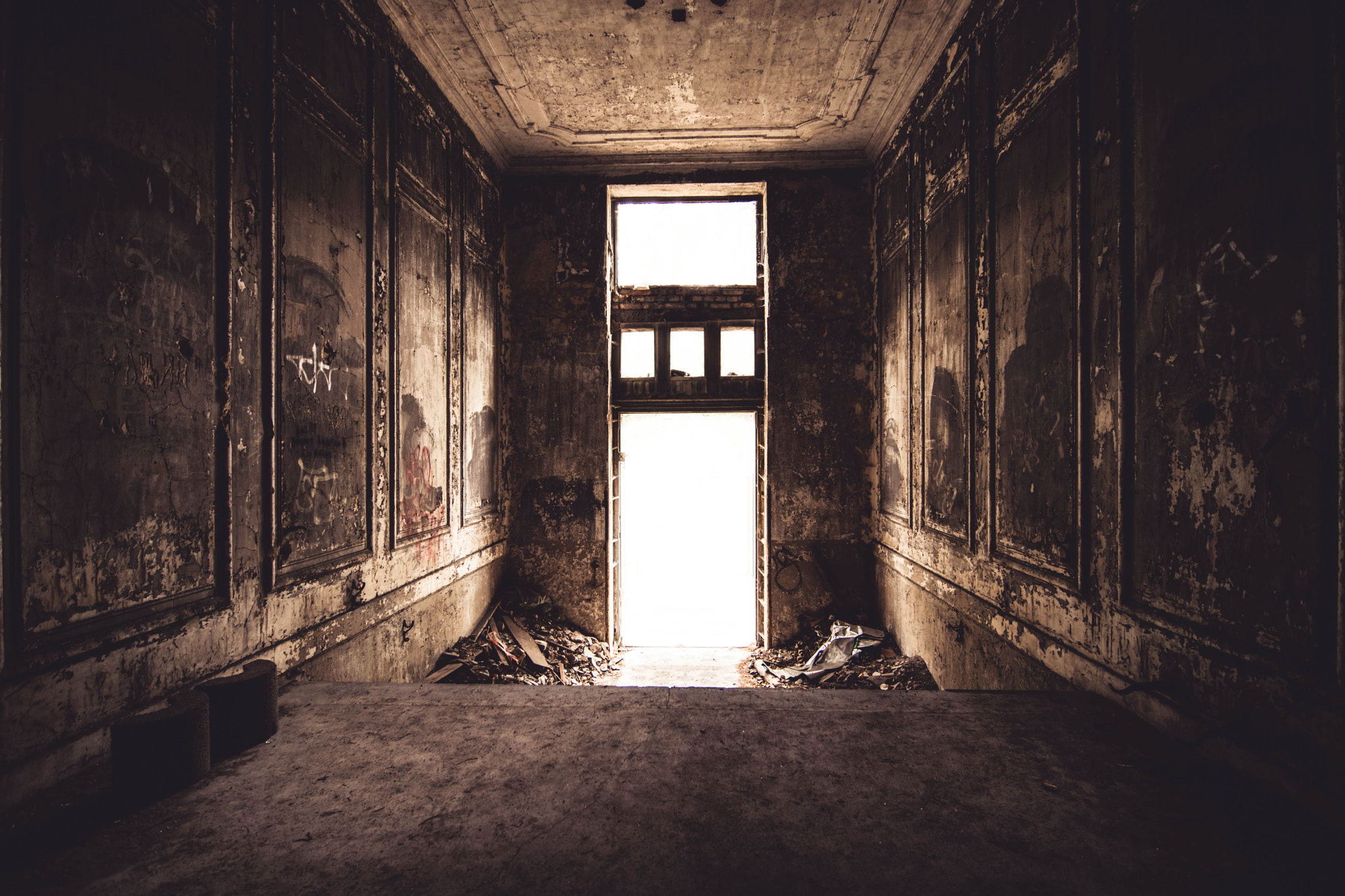 Tokina AT-X Pro 12-24mm F4 (IF) DX sample photo. Beelitz heilstätten - burnt entrance photography