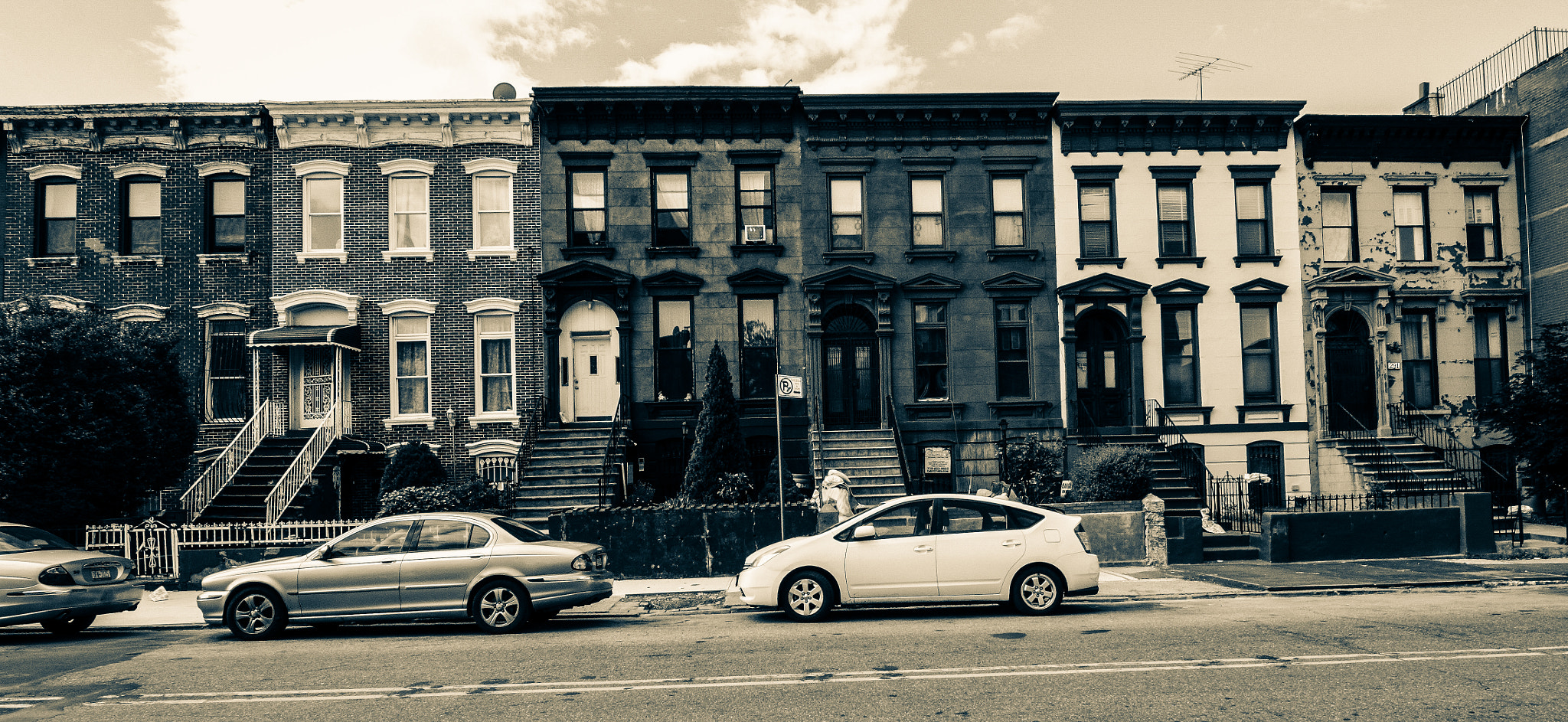 Canon EOS 550D (EOS Rebel T2i / EOS Kiss X4) + Tokina AT-X Pro 11-16mm F2.8 DX sample photo. This... is...bed stuy! photography
