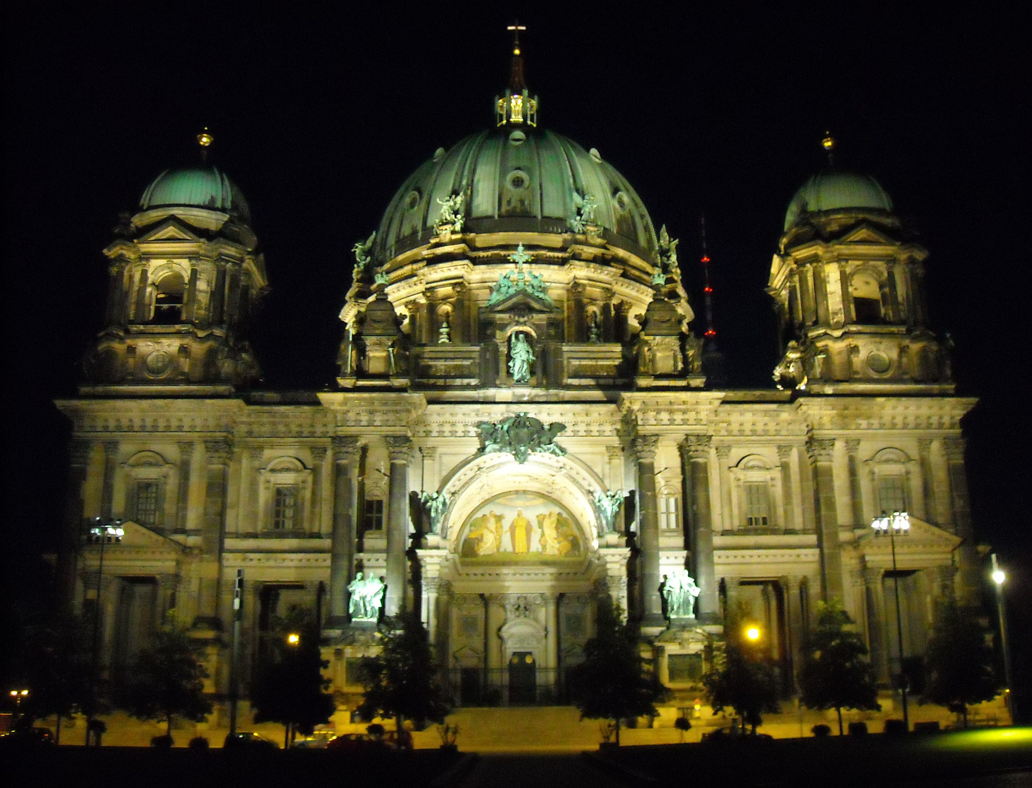 Nikon Coolpix L18 sample photo. Berliner dom photography