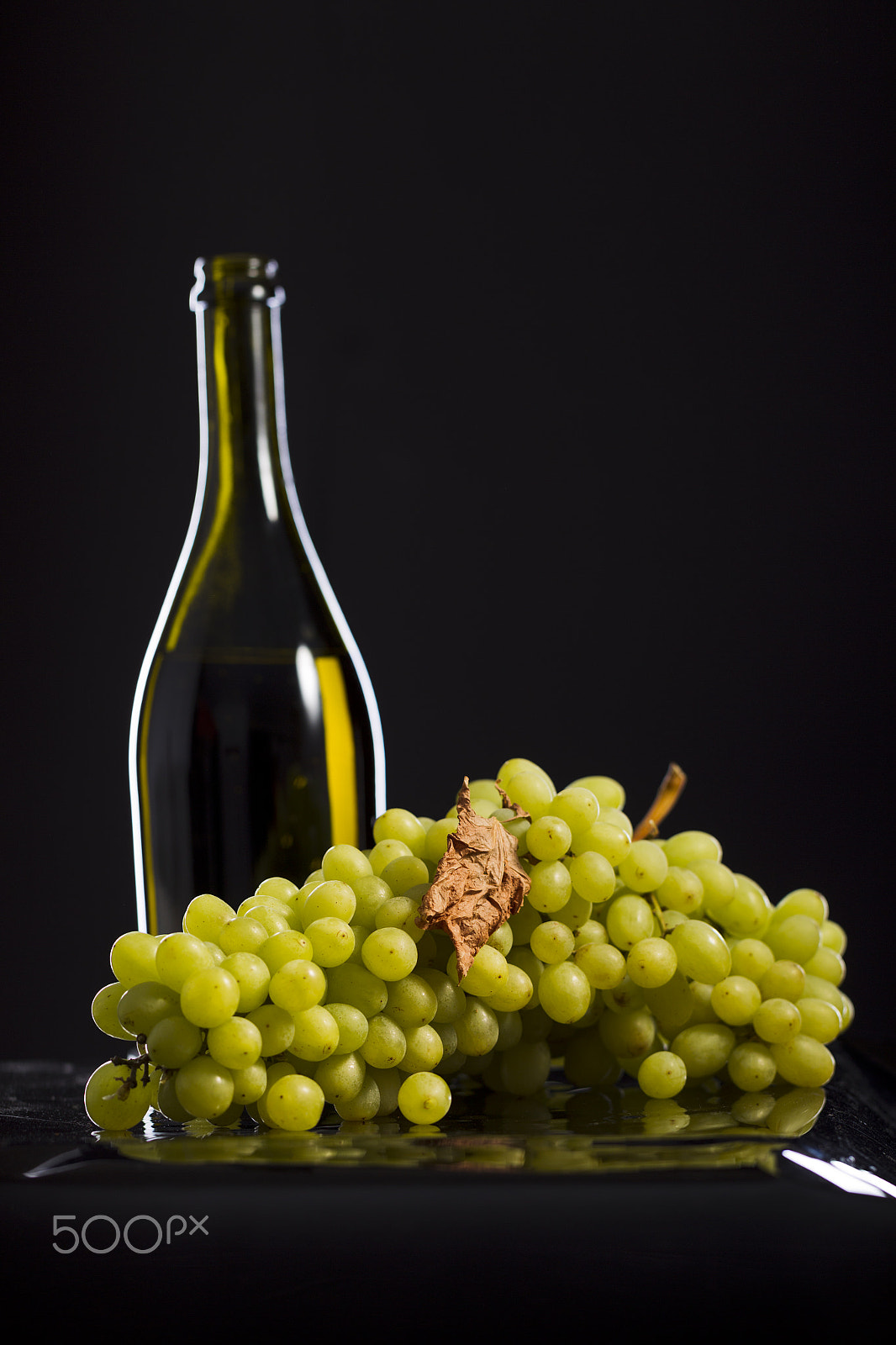 Canon EOS-1D Mark IV sample photo. Bunch of green grapes photography