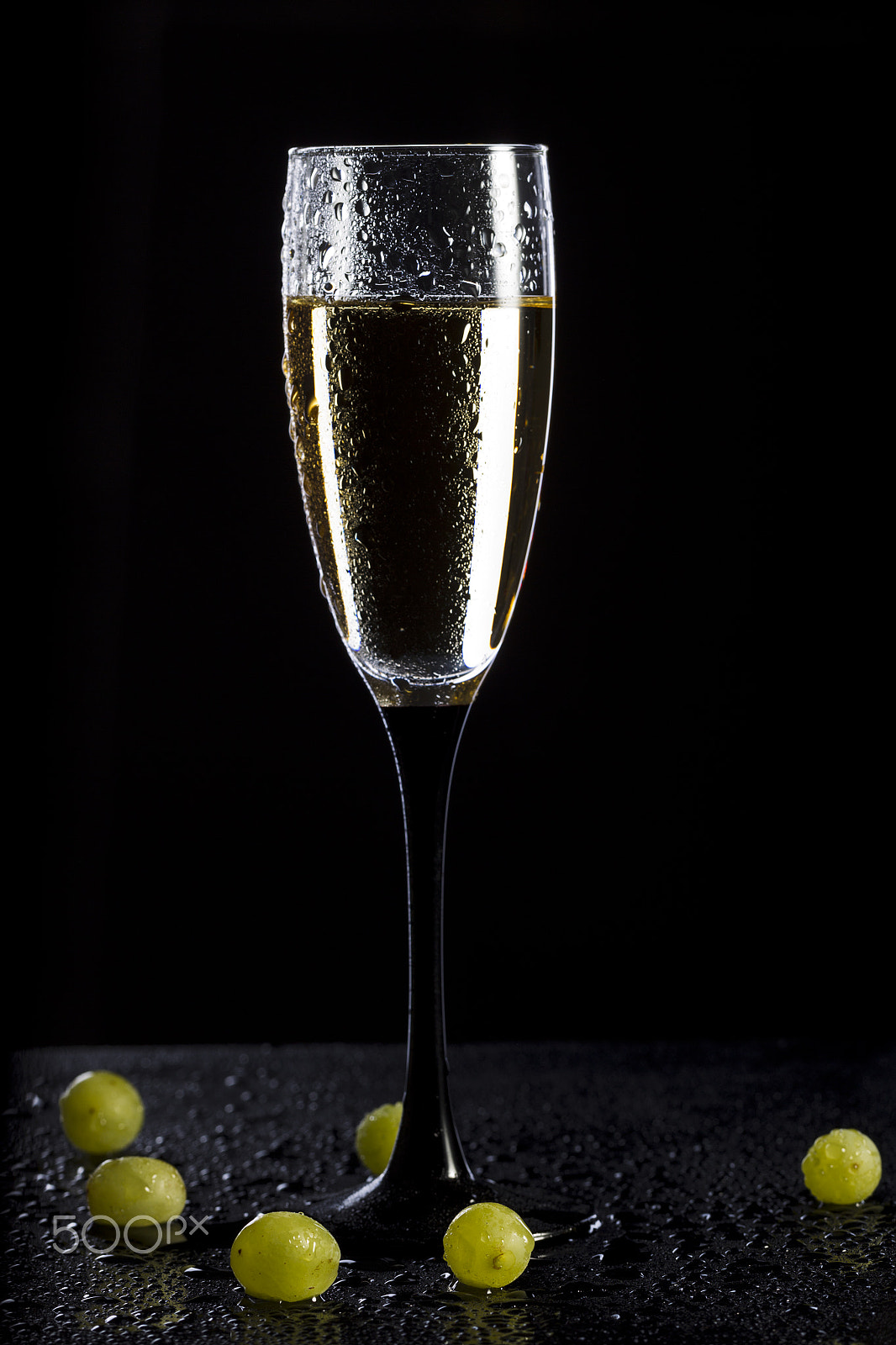 Canon EOS-1D Mark IV sample photo. Bunch of green grapes photography