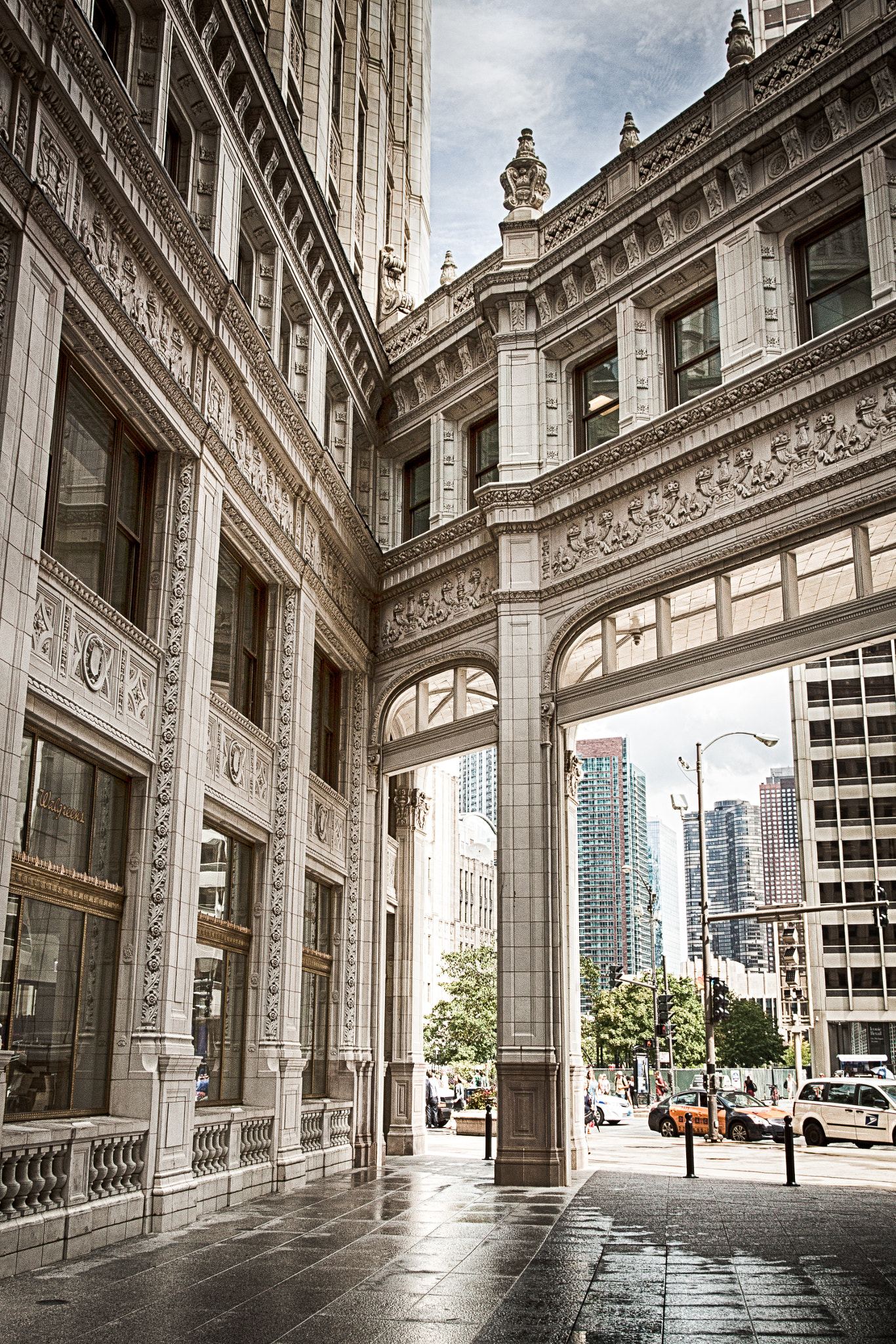 Canon EOS 500D (EOS Rebel T1i / EOS Kiss X3) sample photo. The wrigley building 1 photography