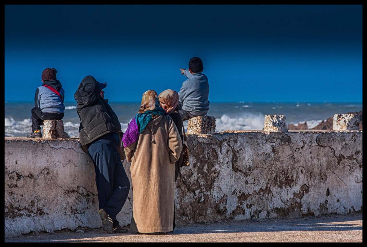 Canon EF 70-300mm F4-5.6 IS USM sample photo. Starring at the sea photography