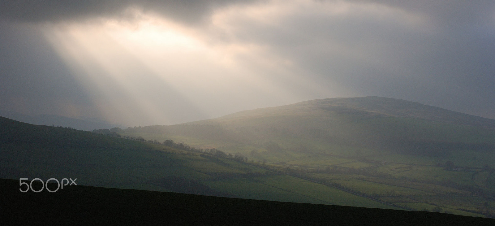 AF Zoom-Nikkor 28-105mm f/3.5-4.5D IF sample photo. Binsey in the eye of the storm photography