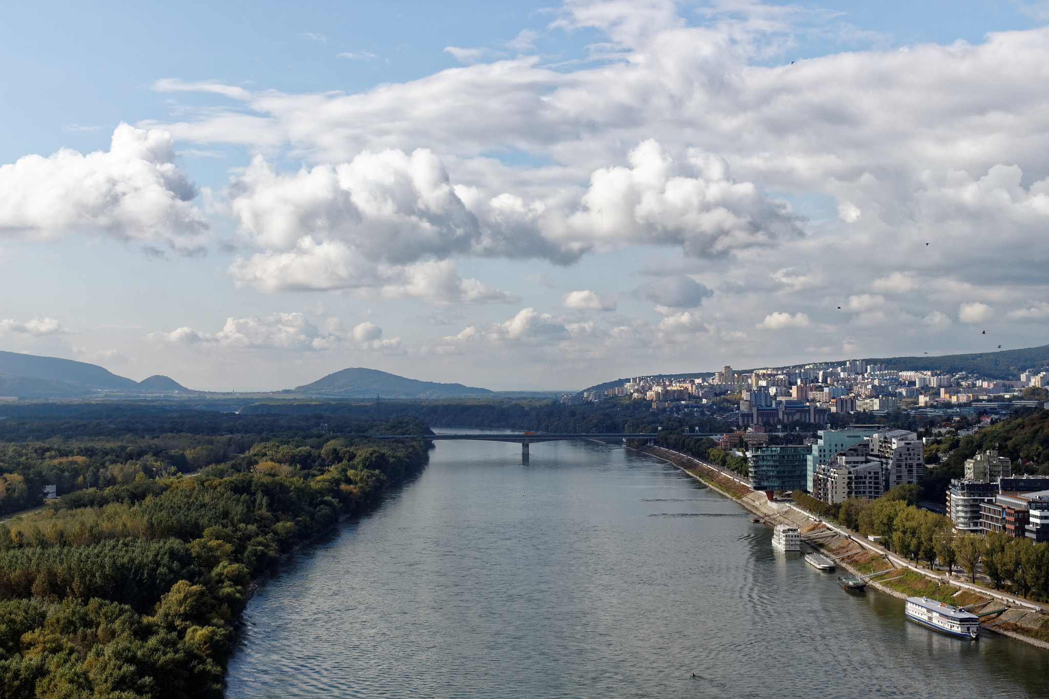 Canon EOS 600D (Rebel EOS T3i / EOS Kiss X5) + Canon EF 35mm F2 sample photo. View from bratislava in the direction of vienna photography