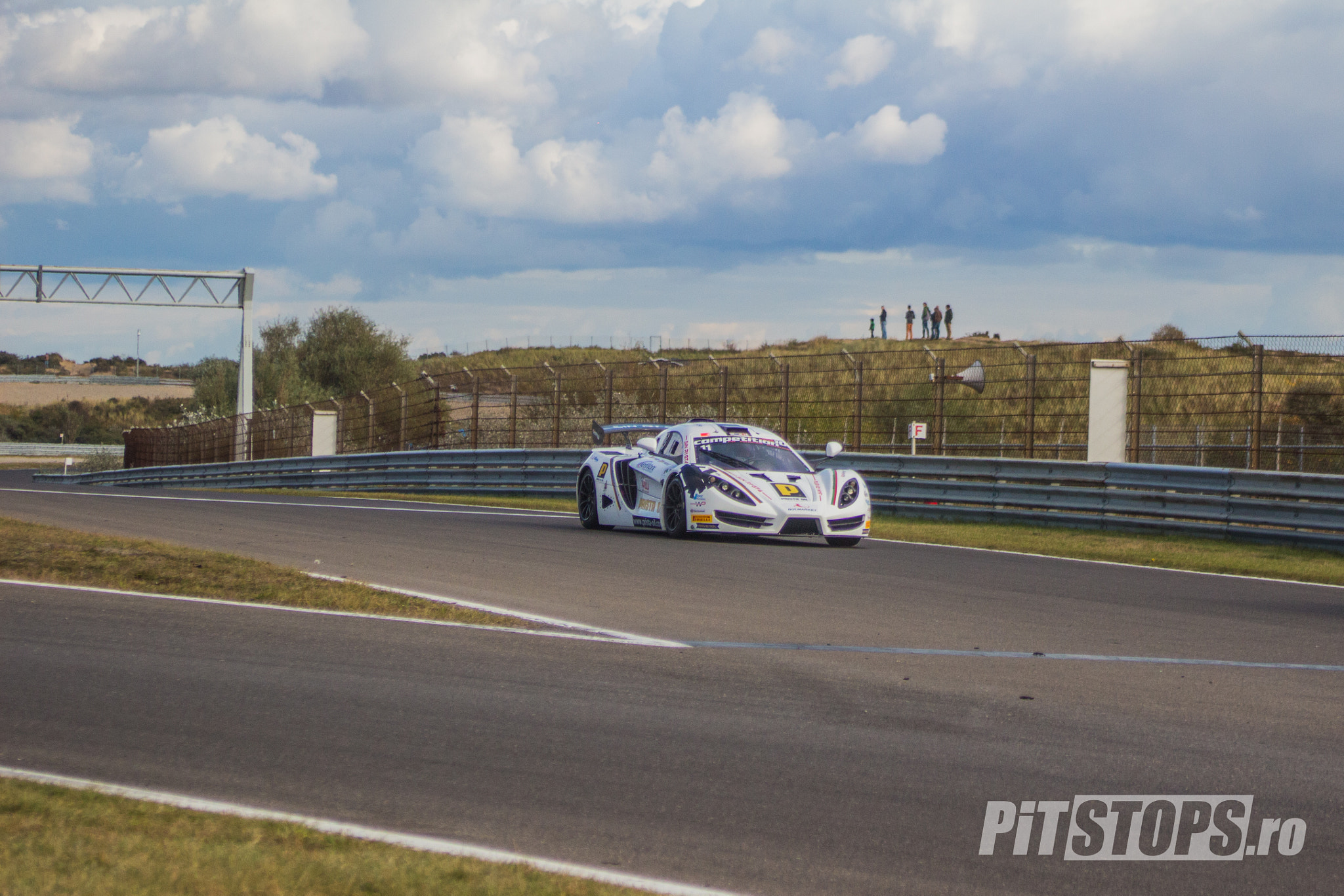 Canon EF 75-300mm f/4-5.6 USM sample photo. Euro gt4 zandvoort race 2 - edi anton approaches the chicane photography