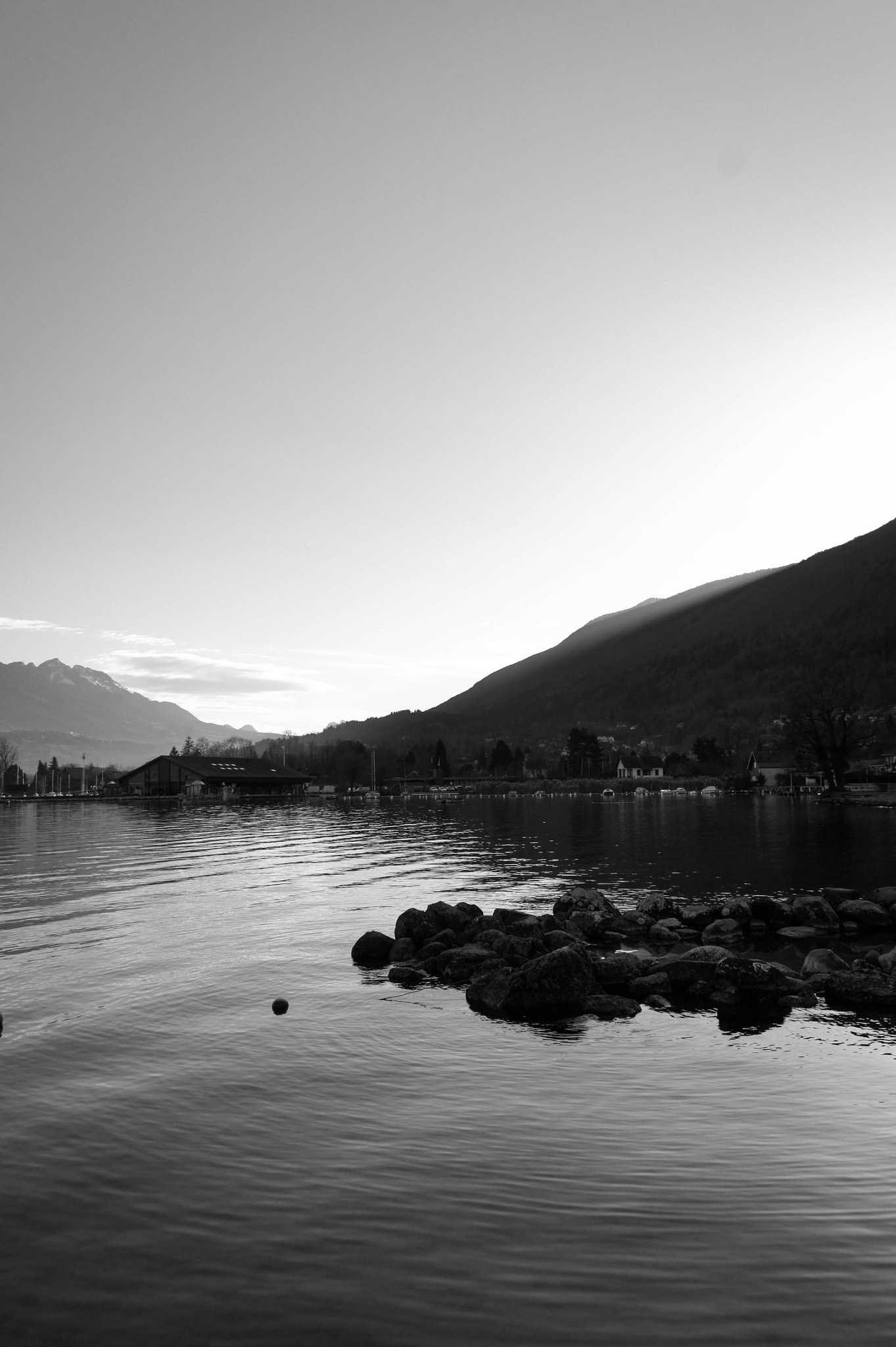 Sony E 18-200mm F3.5-6.3 OSS sample photo. Lake annecy photography