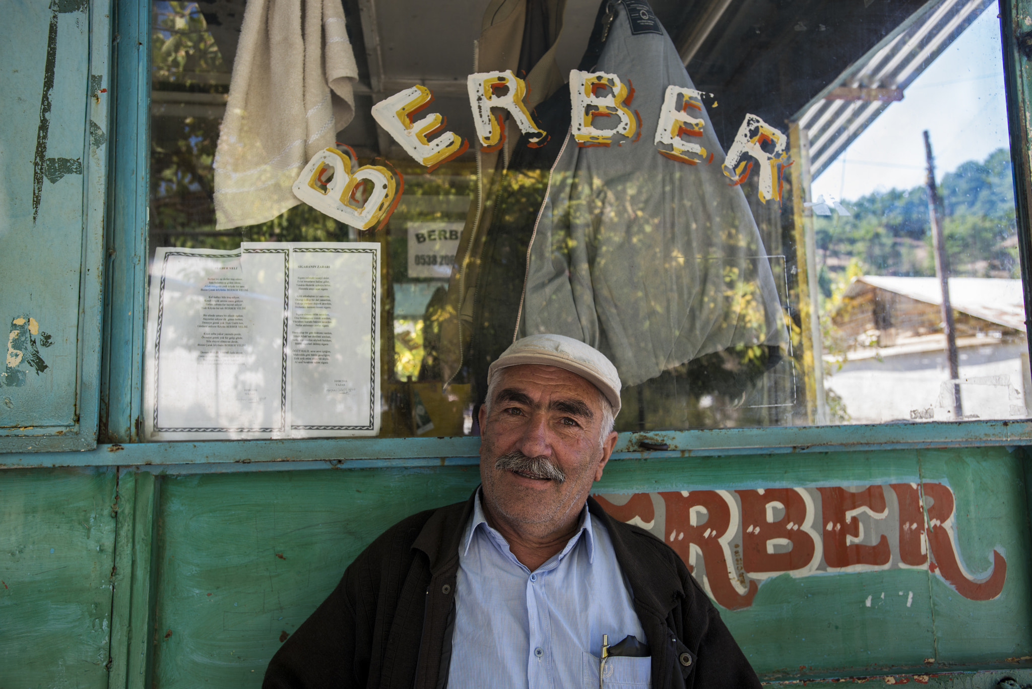 Nikon AF-S Nikkor 17-35mm F2.8D ED-IF sample photo. Barber from anatolia in turkey photography