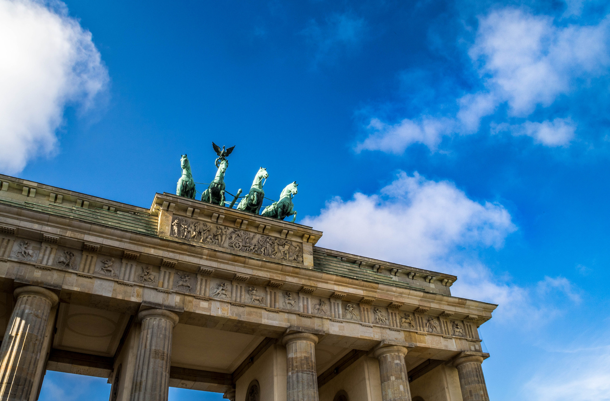 Canon EOS 750D (EOS Rebel T6i / EOS Kiss X8i) sample photo. Brandenburg gate photography
