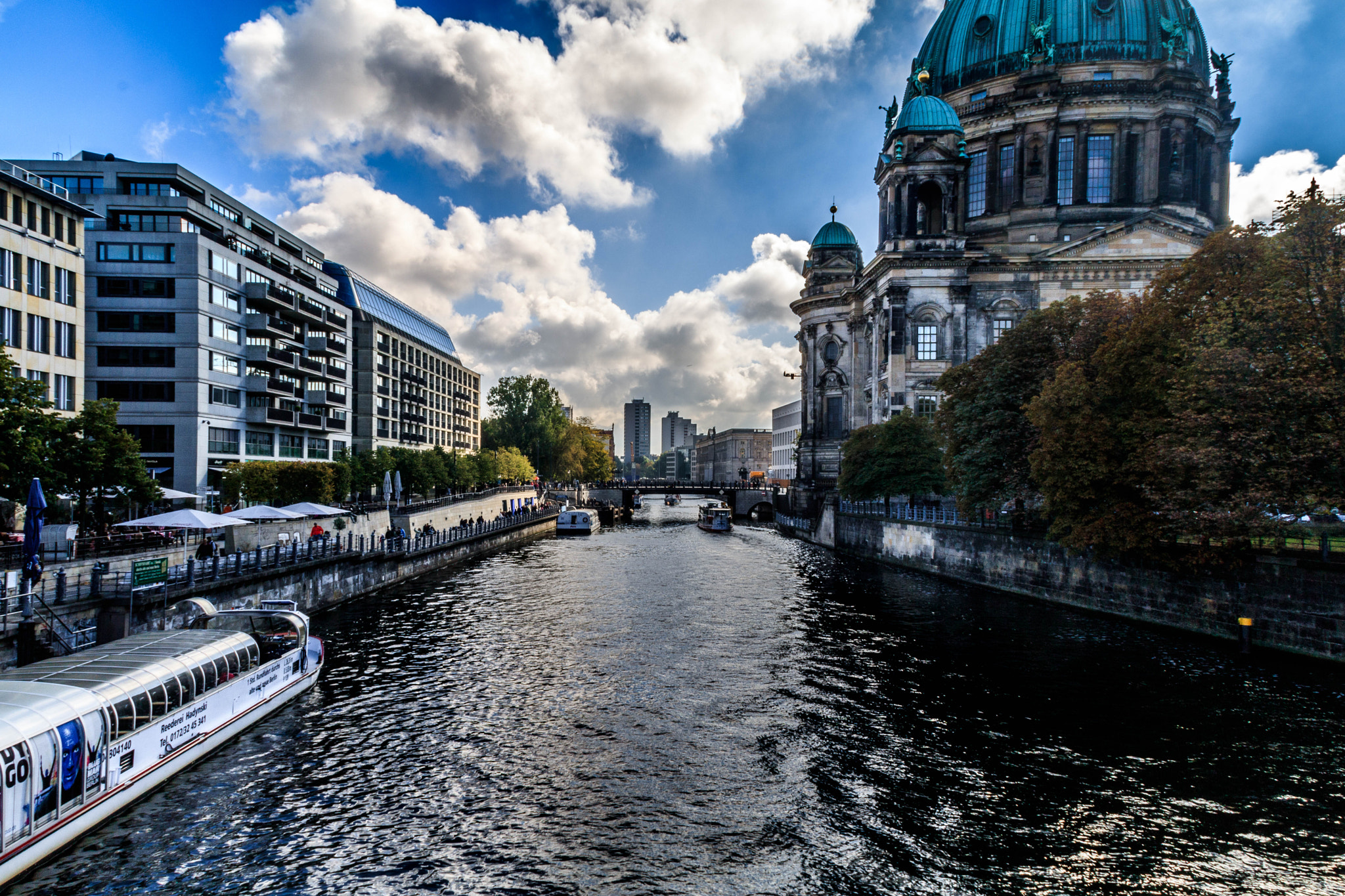 Canon EOS 750D (EOS Rebel T6i / EOS Kiss X8i) sample photo. Berlin, isle museum on the right photography